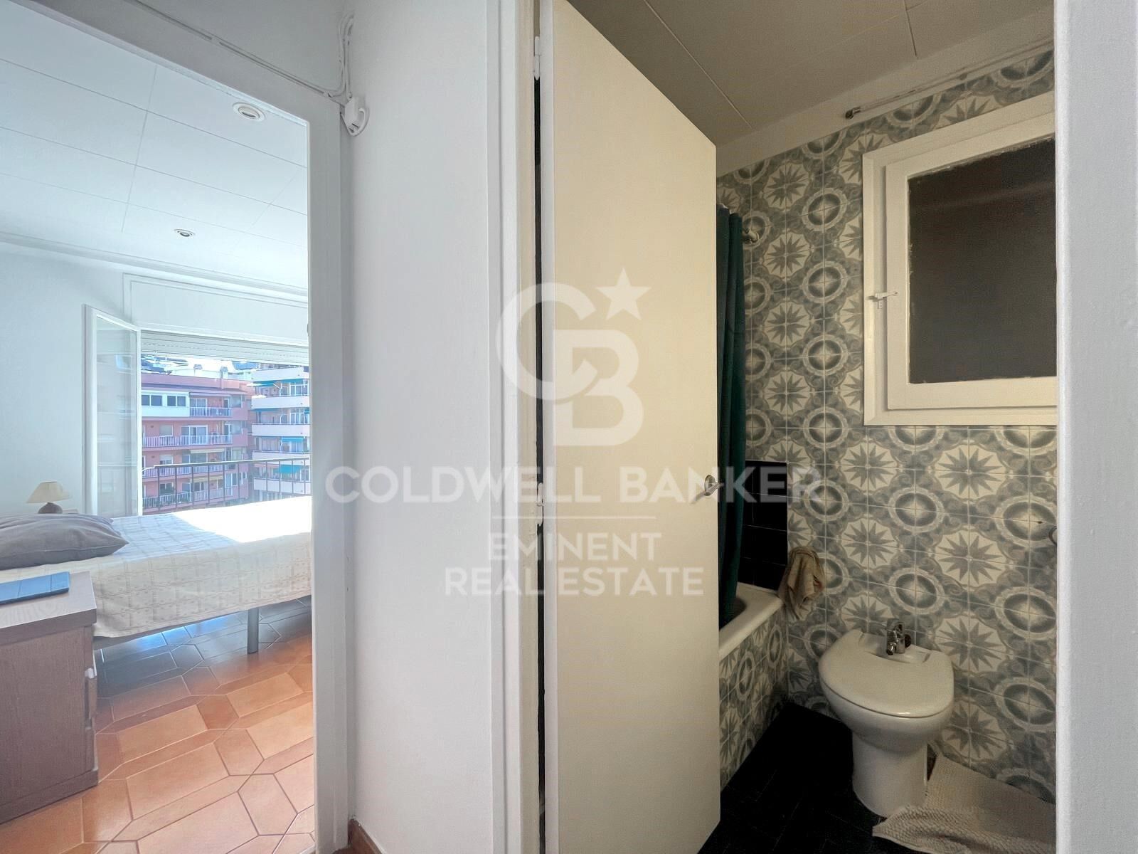 Quinta planta muy luminosa con terraza y orientación sur, en Avenida Josep Tarradellas