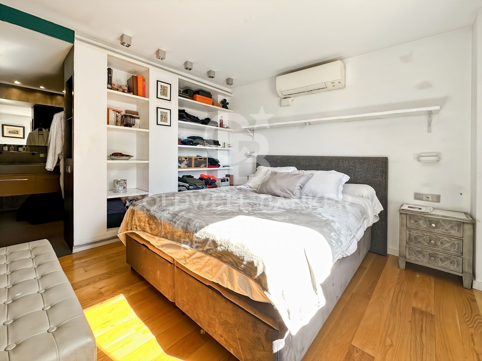 Ático exclusivo con terraza privada, jacuzzi en el corazón de Barcelona