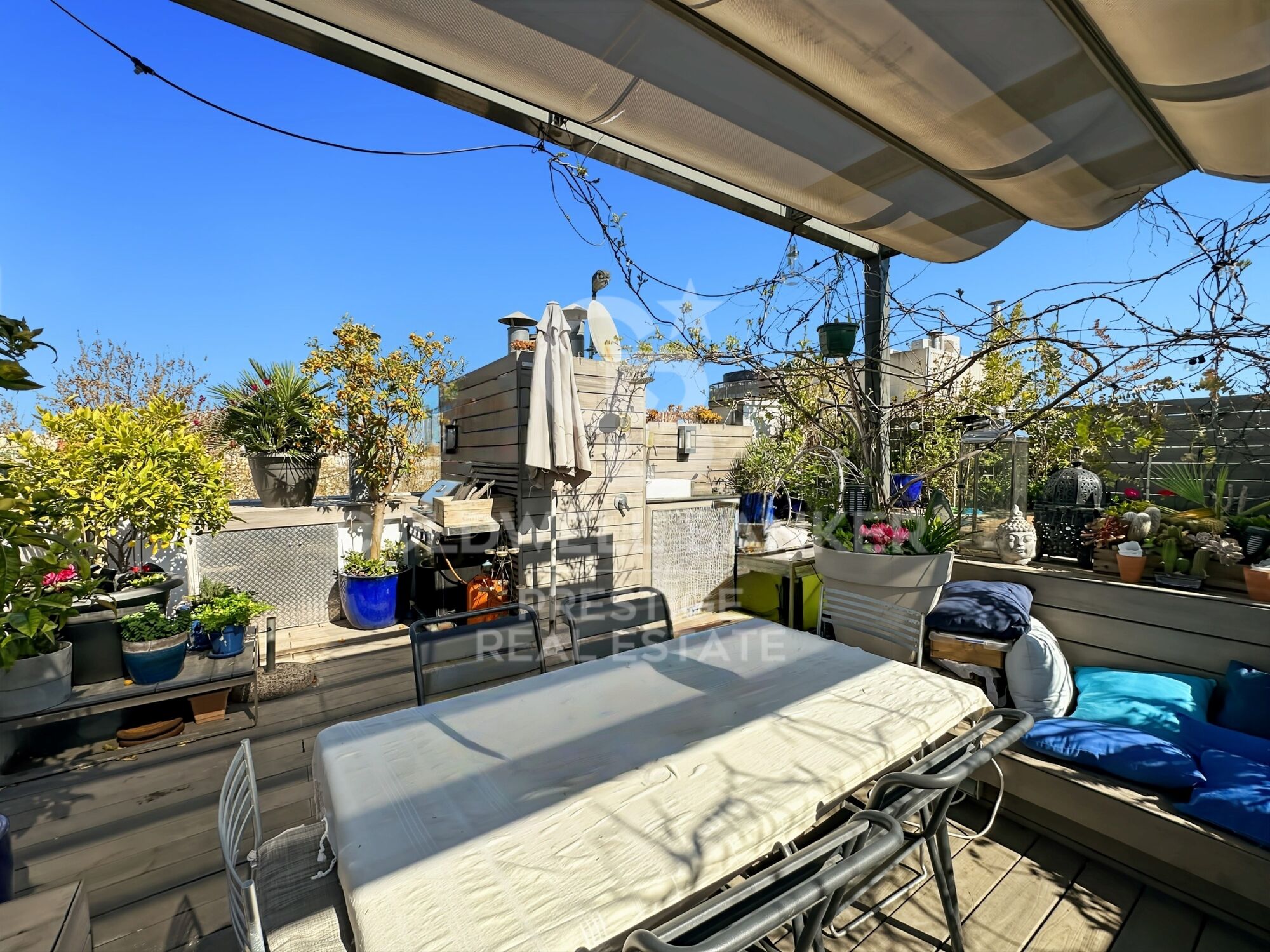 Penthouse exclusif avec terrasse privée, jacuzzi et barbecue au cur de Barcelone
