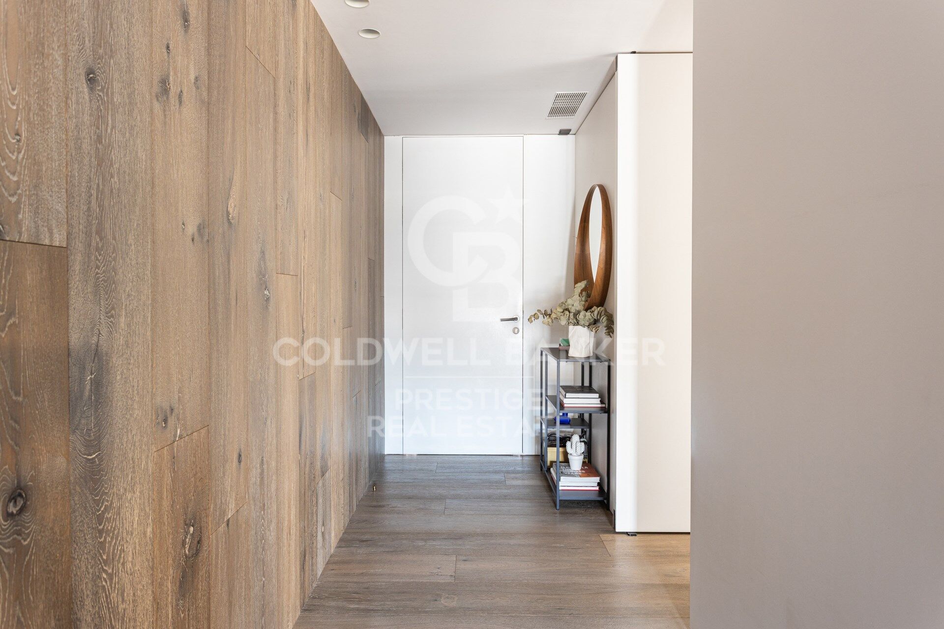 New-build penthouse with a private terrace and 2 parking spaces on Calle Princesa