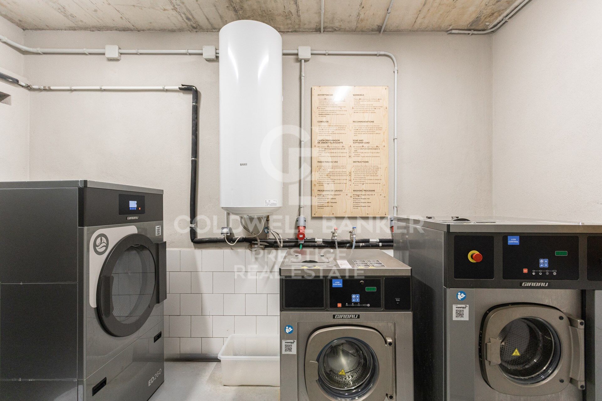 New-build penthouse with a private terrace and 2 parking spaces on Calle Princesa