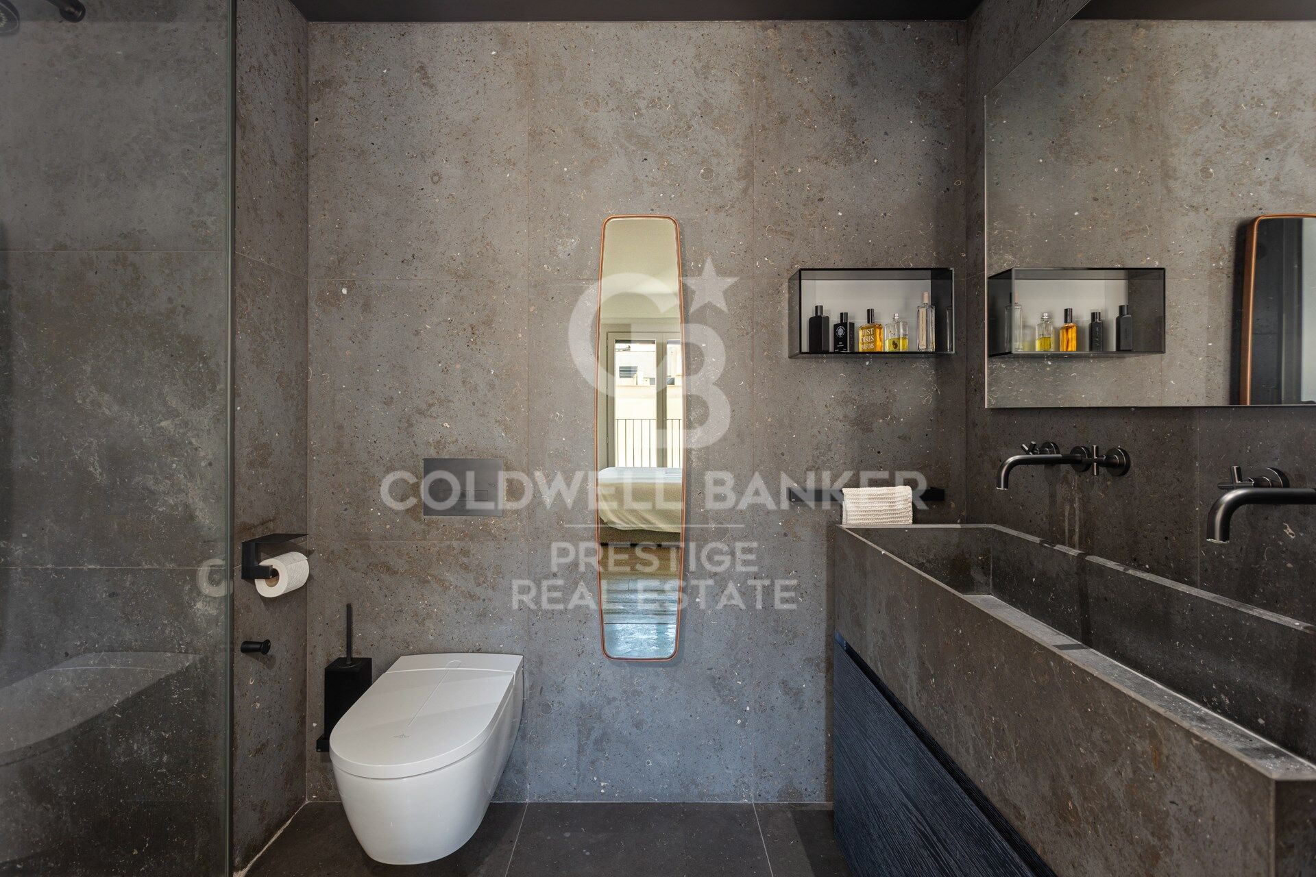 New-build penthouse with a private terrace and 2 parking spaces on Calle Princesa