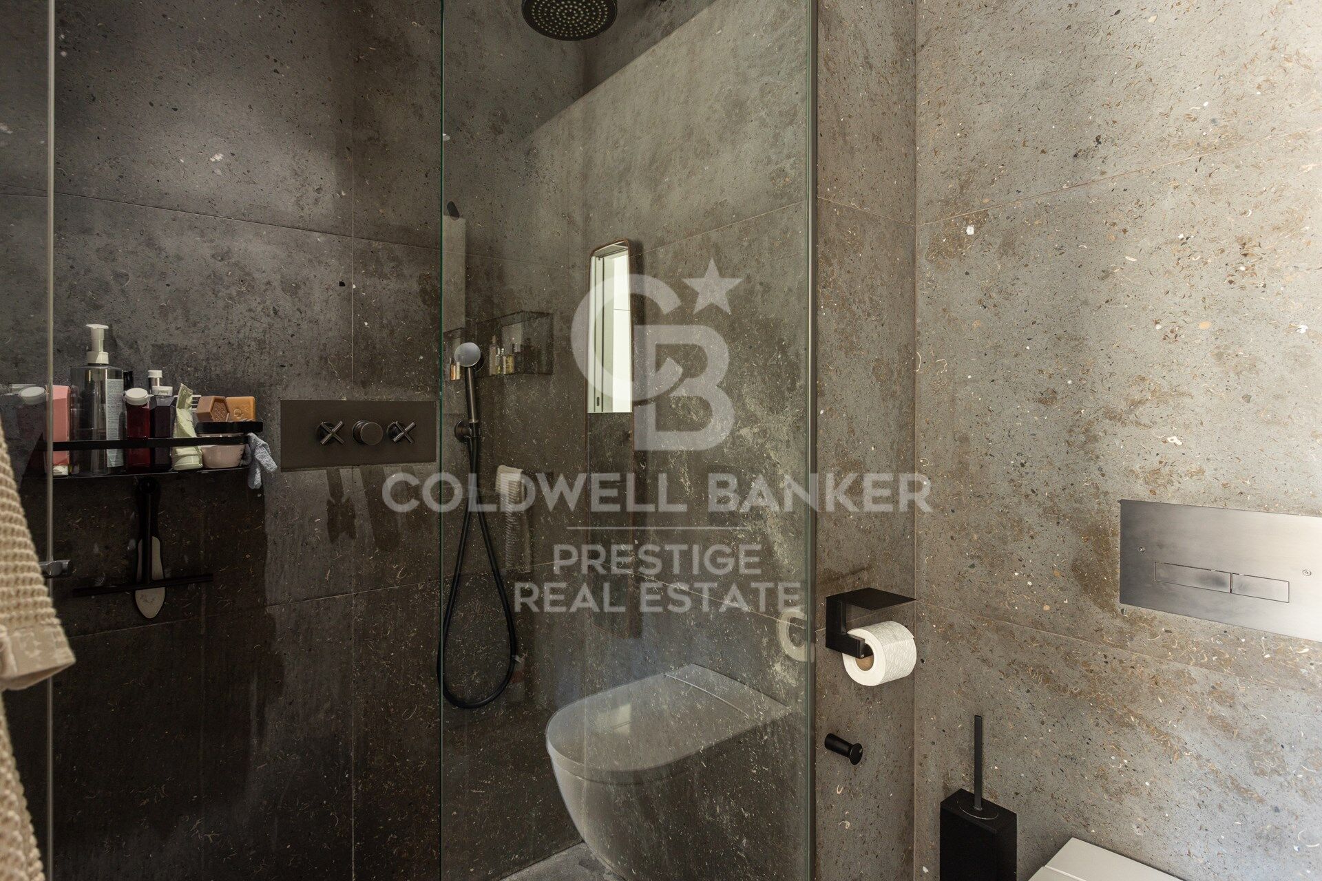 New-build penthouse with a private terrace and 2 parking spaces on Calle Princesa
