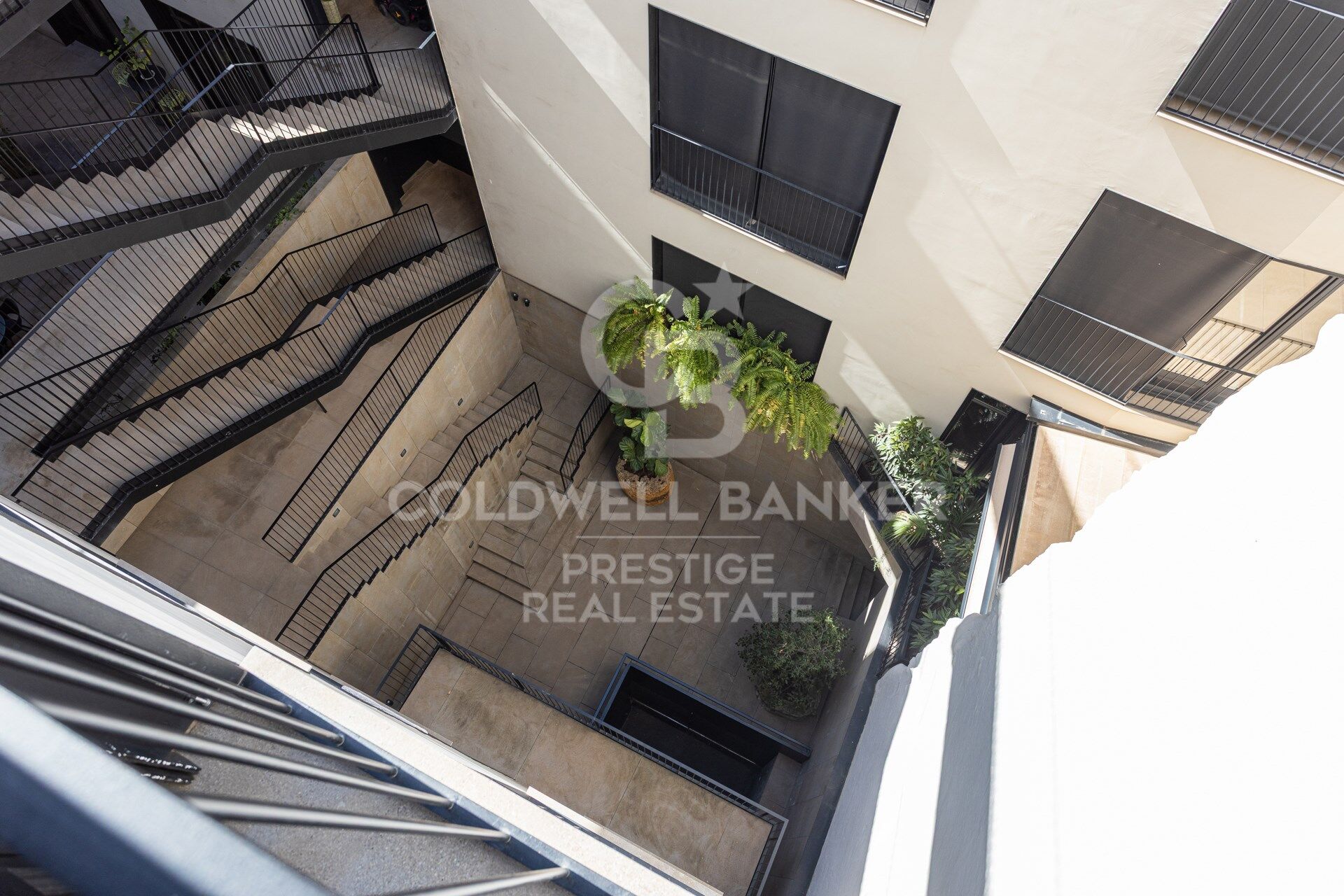 New-build penthouse with a private terrace and 2 parking spaces on Calle Princesa