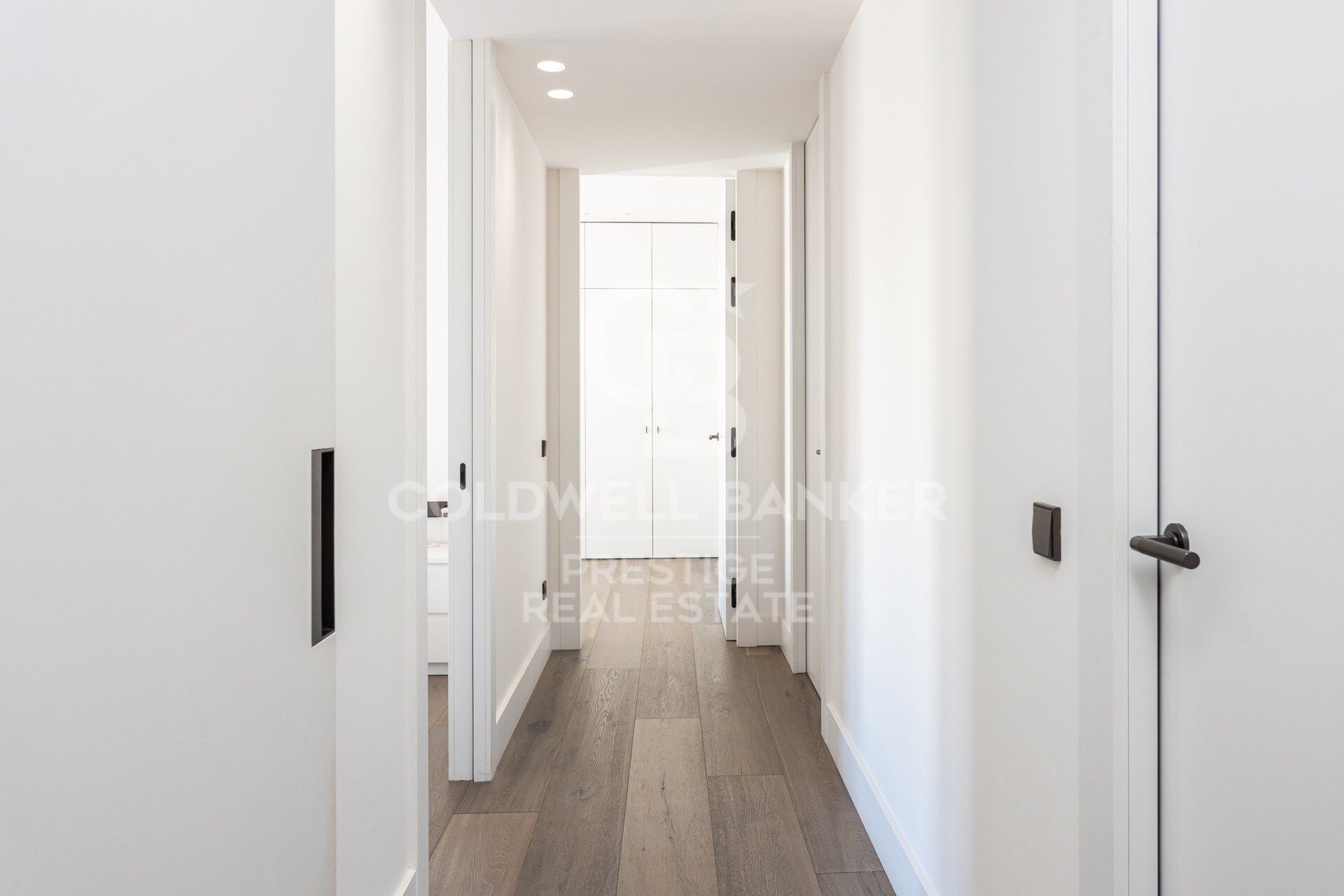 New-build penthouse with a private terrace and 2 parking spaces on Calle Princesa