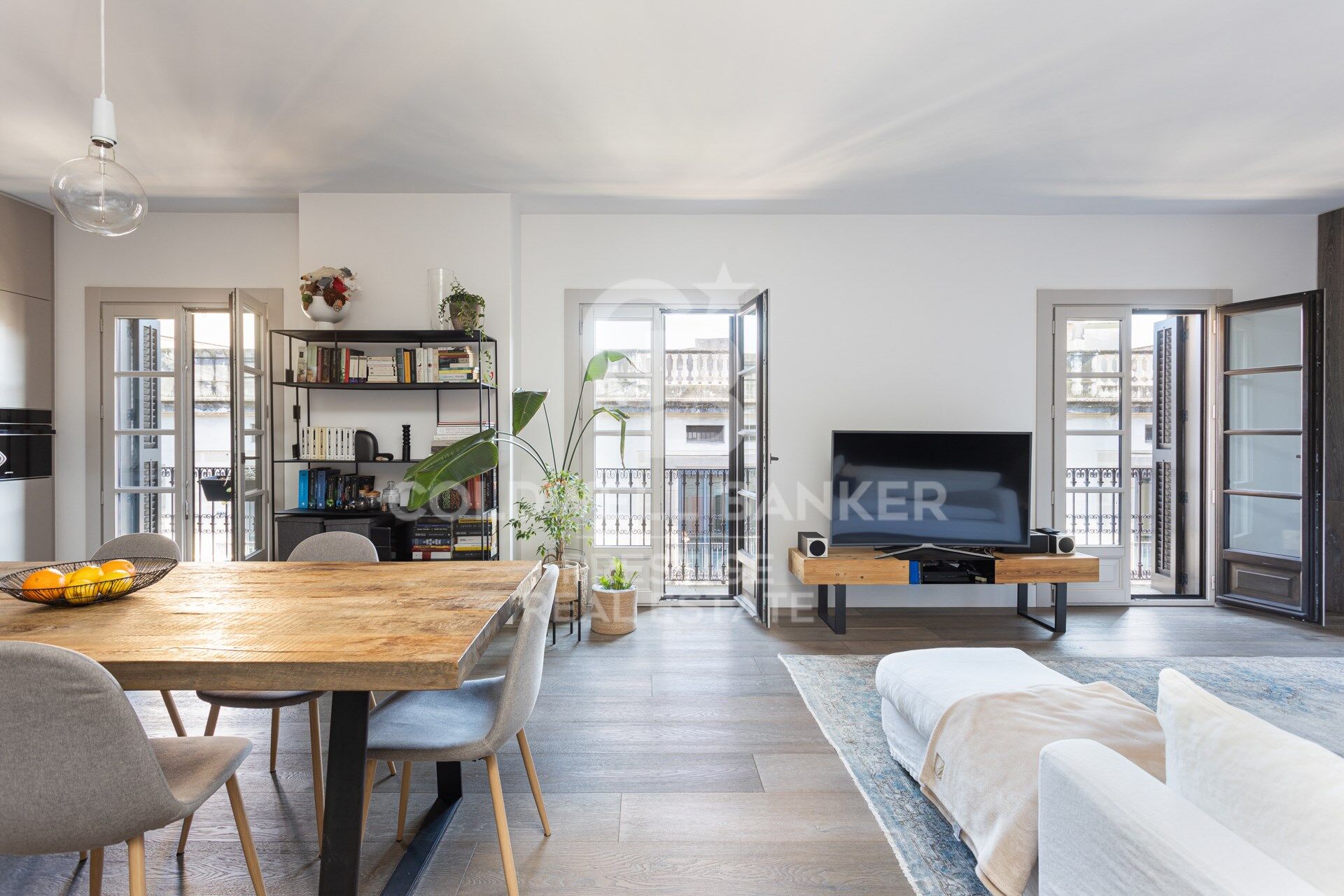 New-build penthouse with a private terrace and 2 parking spaces on Calle Princesa