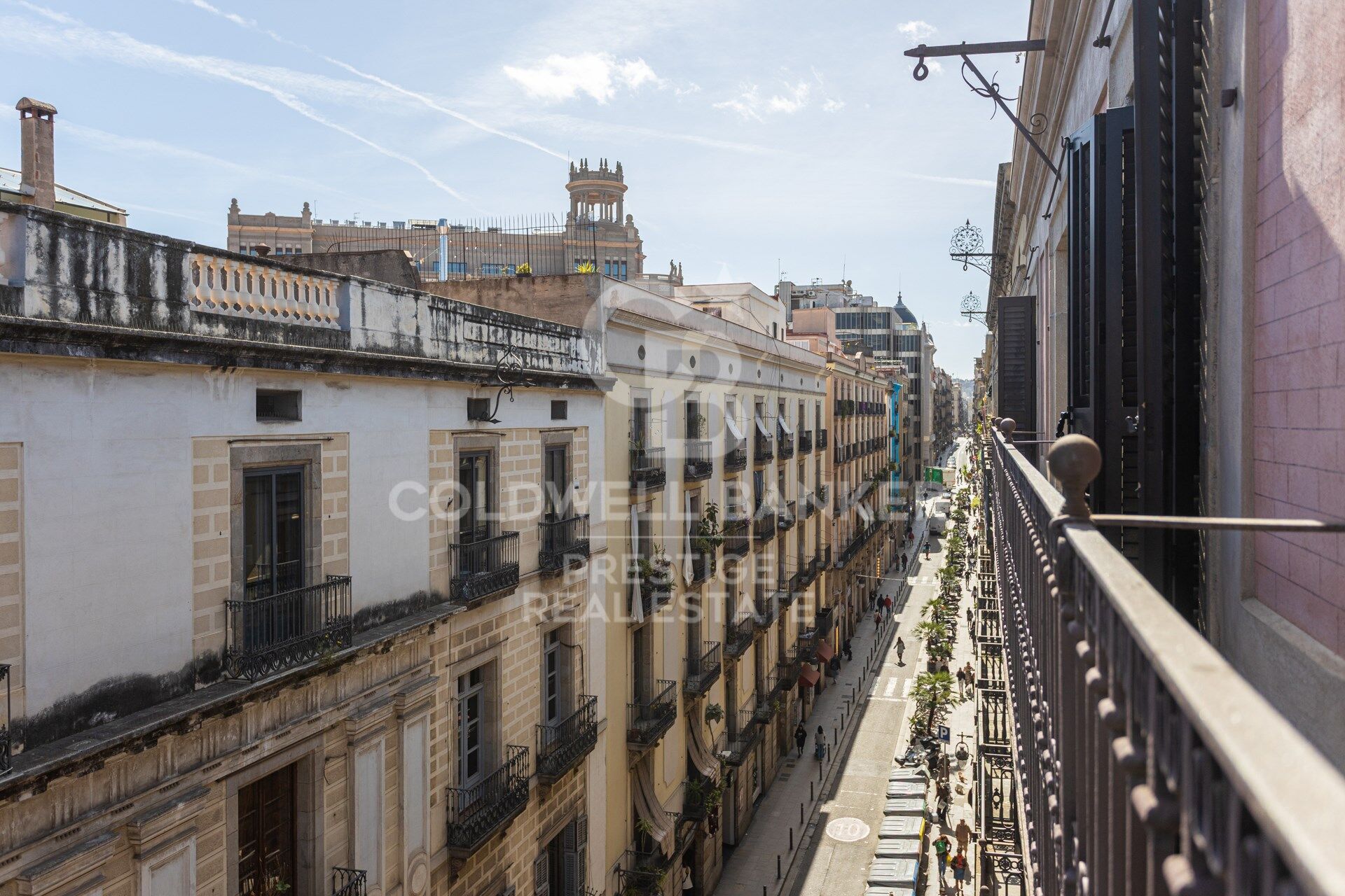 New-build penthouse with a private terrace and 2 parking spaces on Calle Princesa