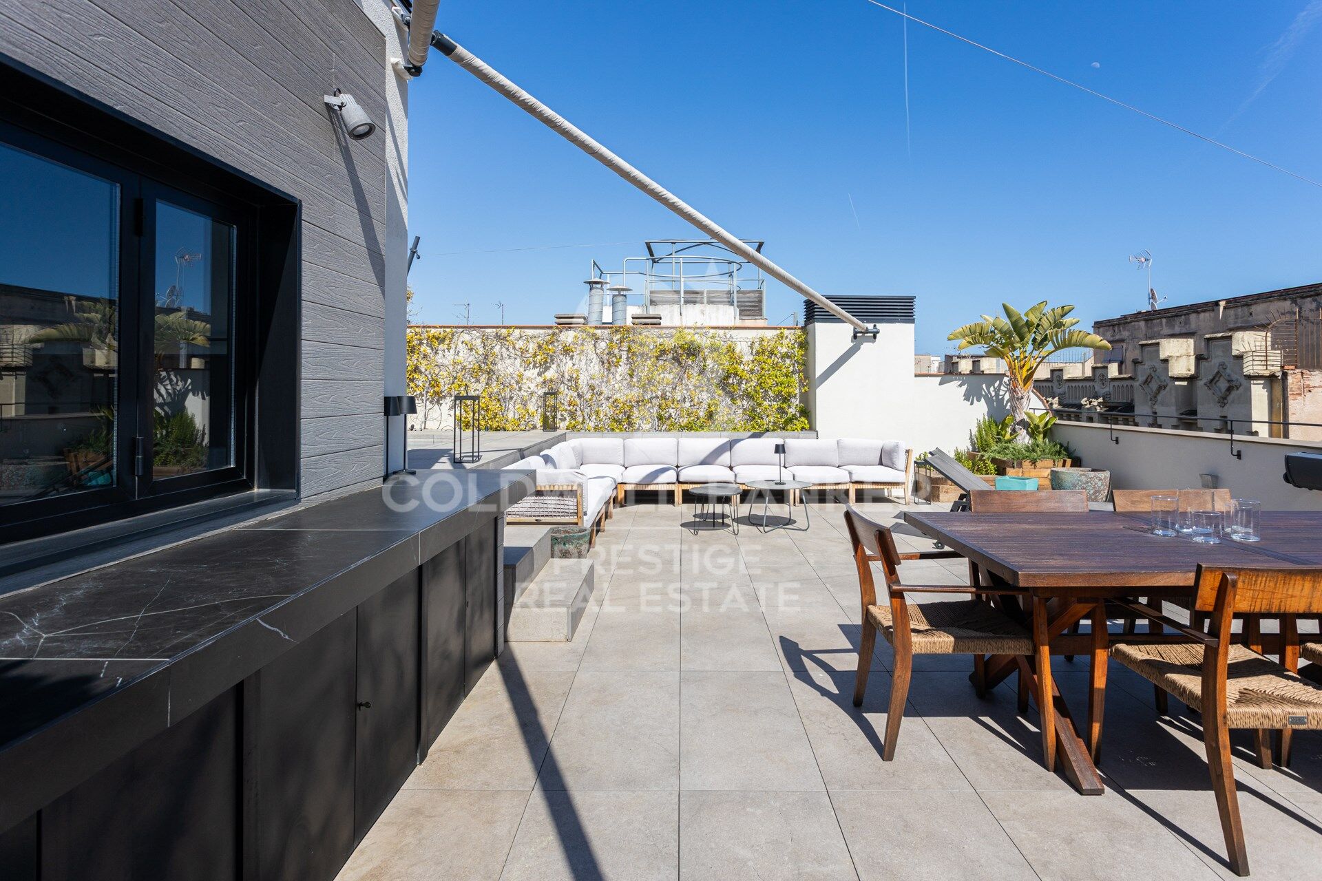 New-build penthouse with a private terrace and 2 parking spaces on Calle Princesa