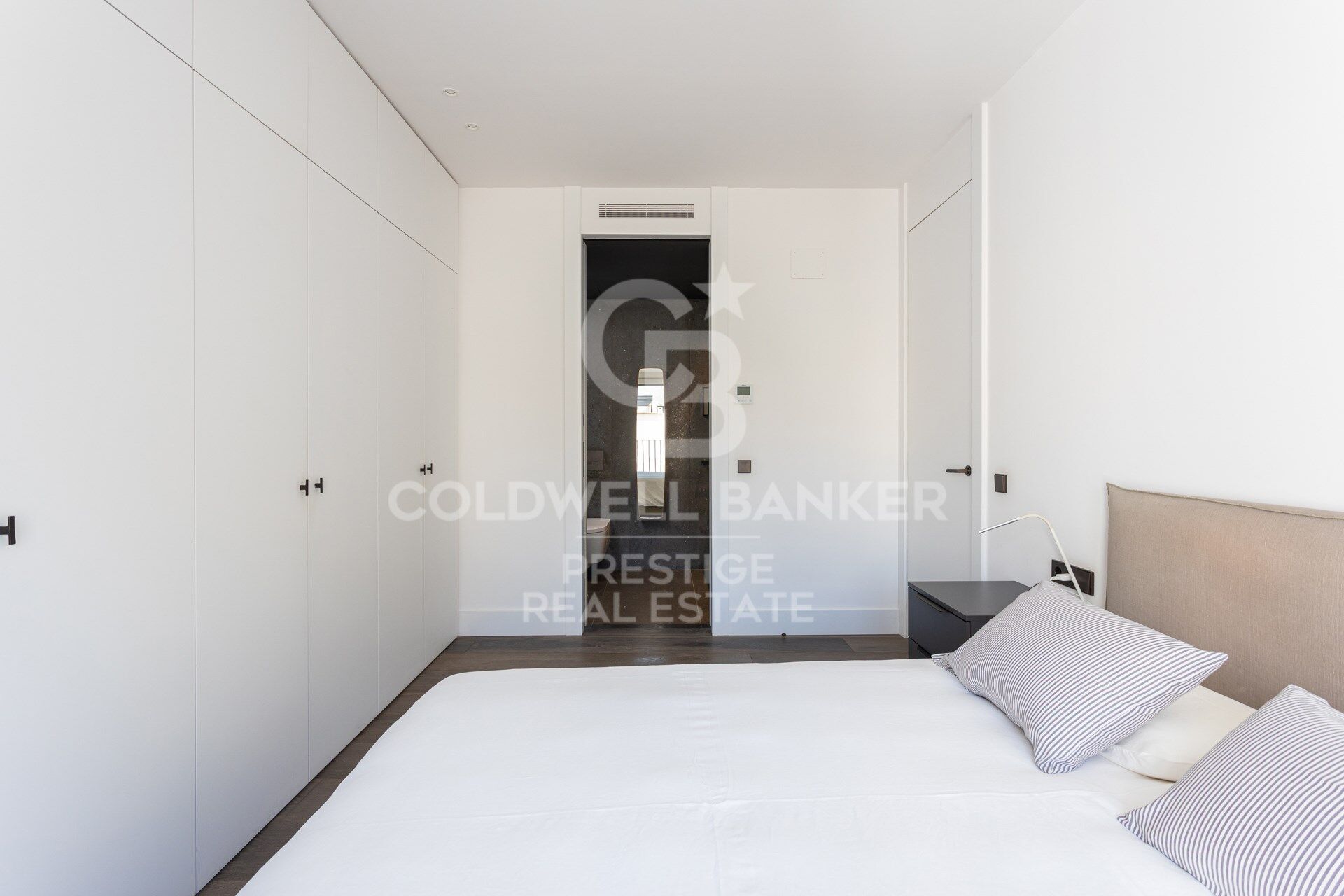 Ático de obra nueva con terraza privada y 2 parkings en Calle Princesa