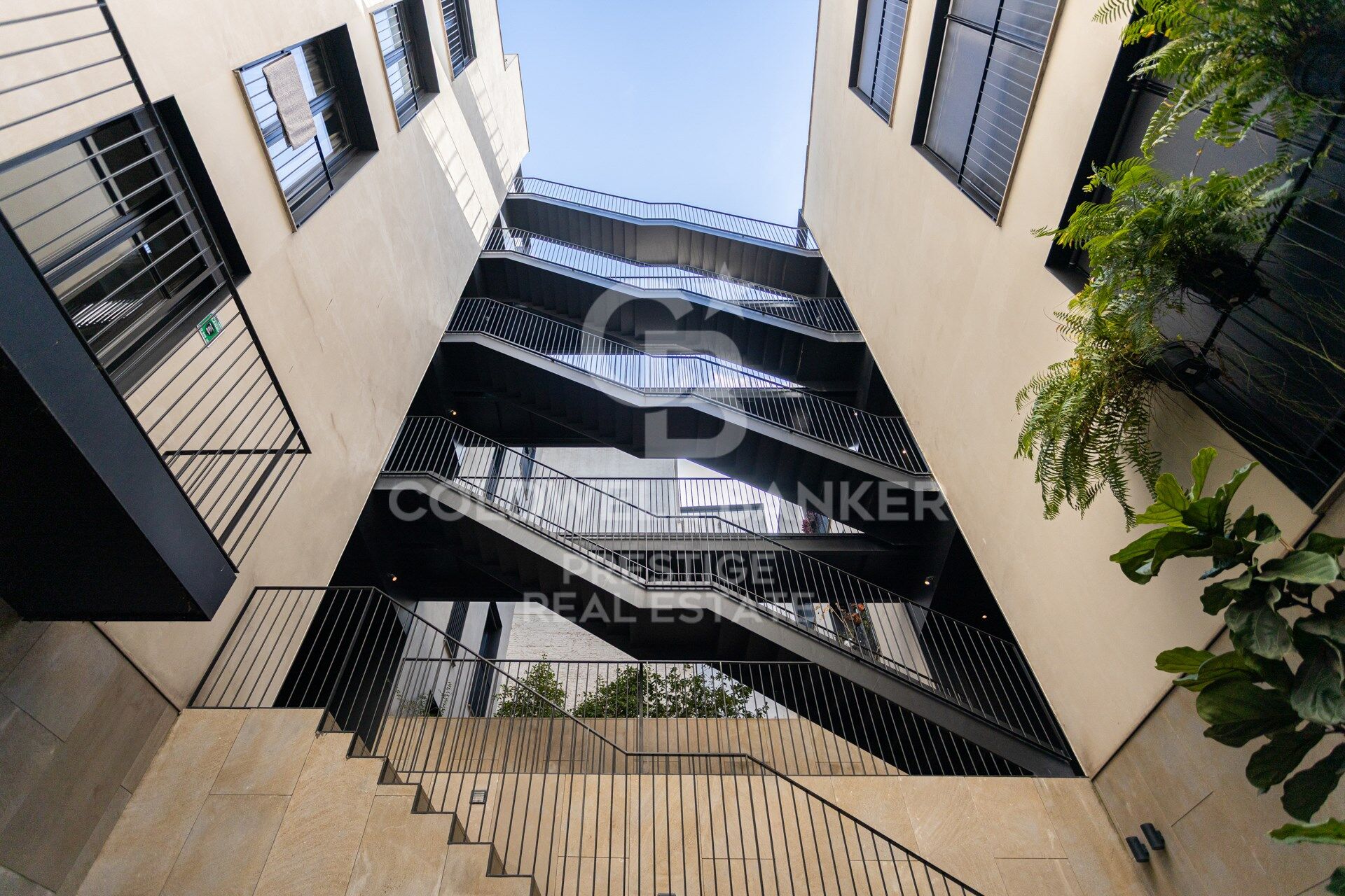 Penthouse neuf avec terrasse privée et 2 places de parking, rue Princesa