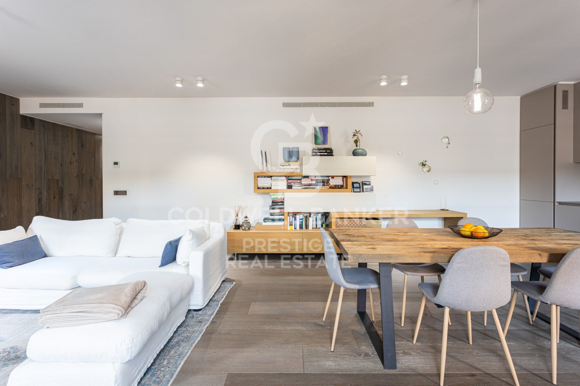 Penthouse neuf avec terrasse privée et 2 places de parking, rue Princesa