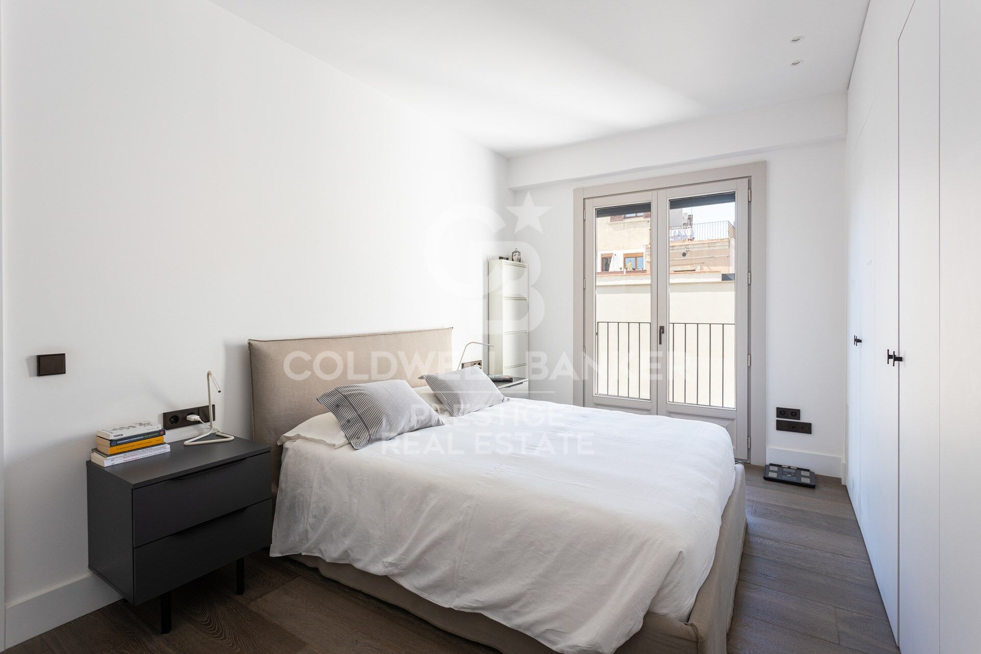 Penthouse neuf avec terrasse privée et 2 places de parking, rue Princesa