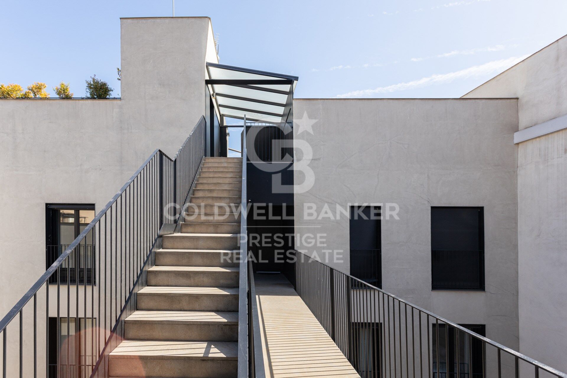 Penthouse neuf avec terrasse privée et 2 places de parking, rue Princesa