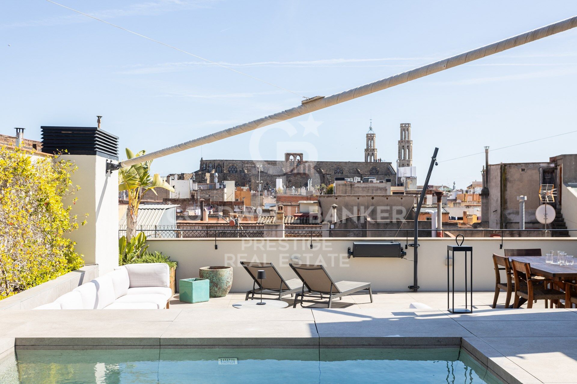 Penthouse neuf avec terrasse privée et 2 places de parking, rue Princesa