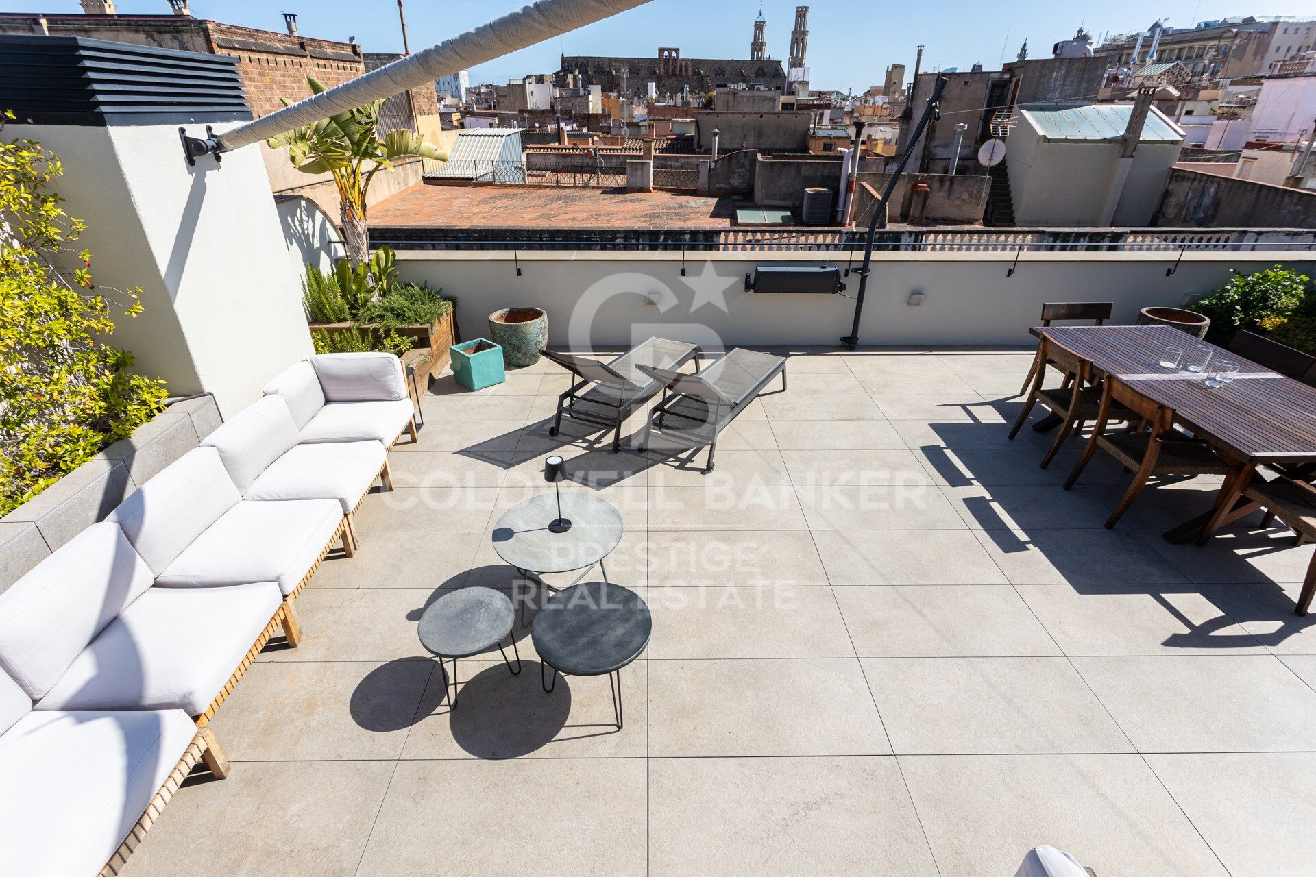 Penthouse neuf avec terrasse privée et 2 places de parking, rue Princesa