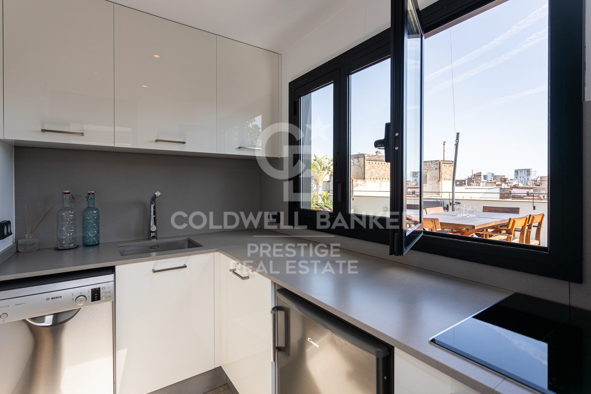 Penthouse neuf avec terrasse privée et 2 places de parking, rue Princesa