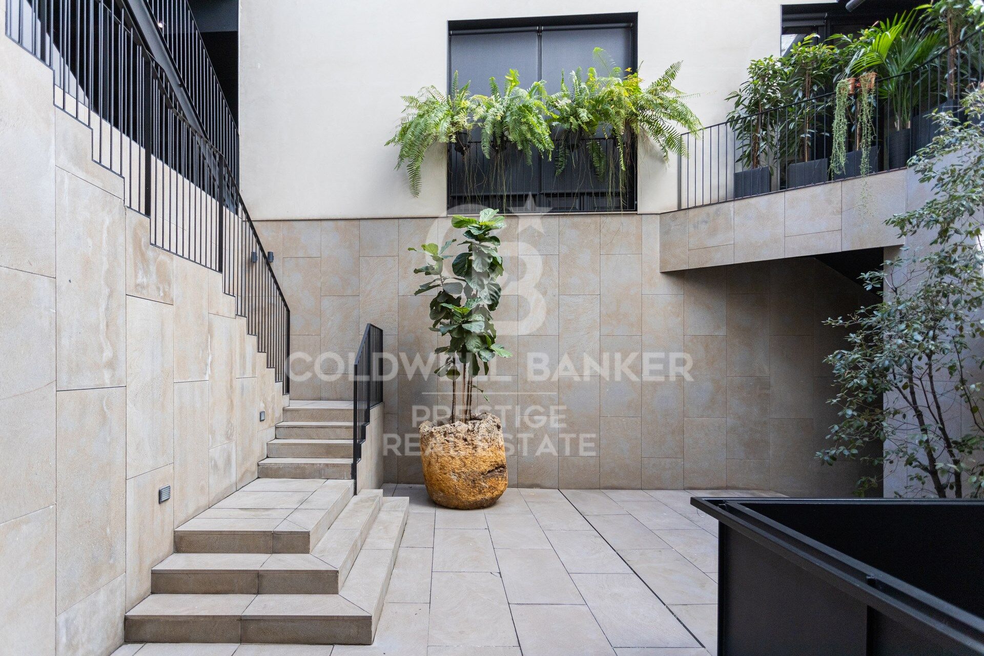 Penthouse neuf avec terrasse privée et 2 places de parking, rue Princesa