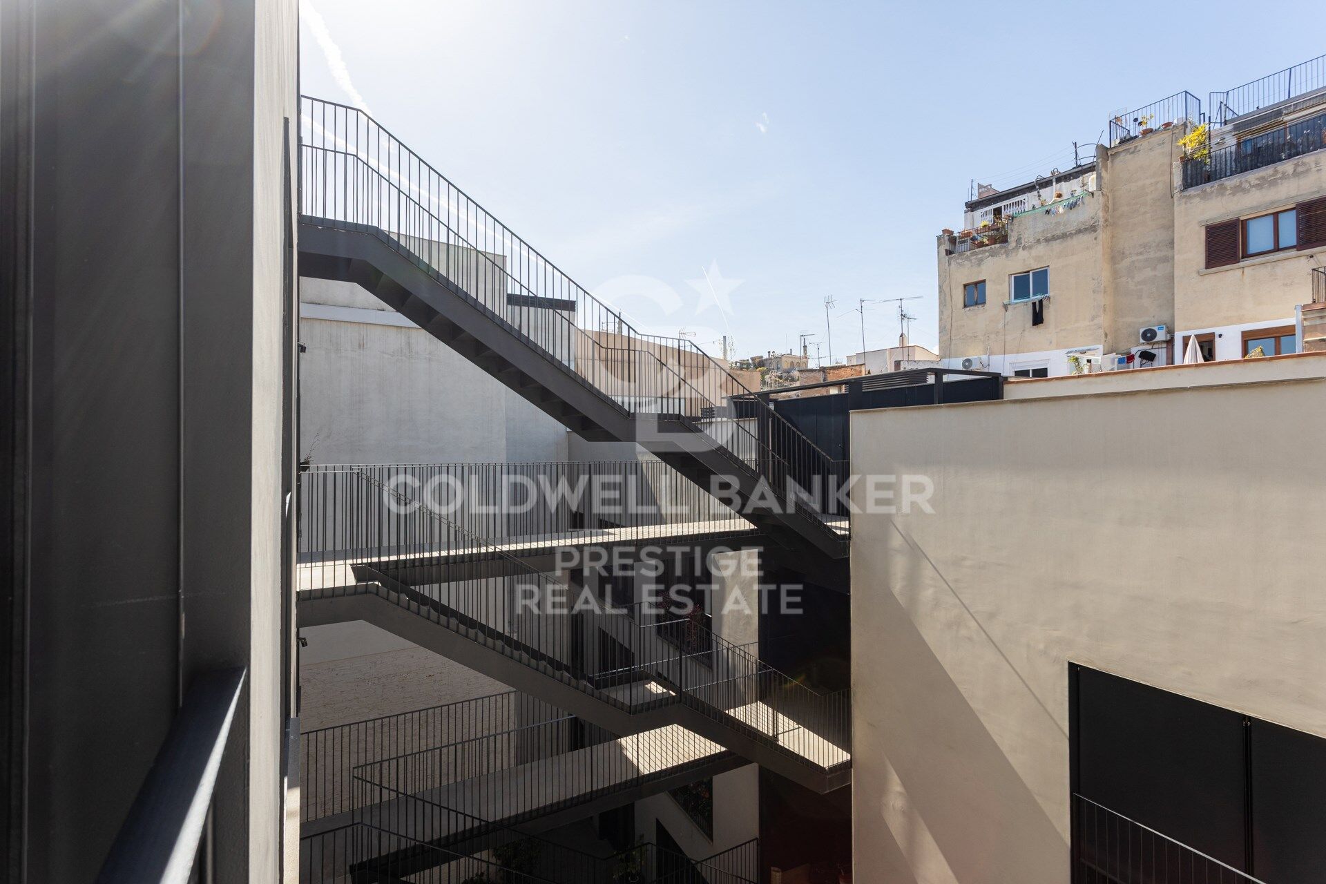New-build penthouse with a private terrace and 2 parking spaces on Calle Princesa