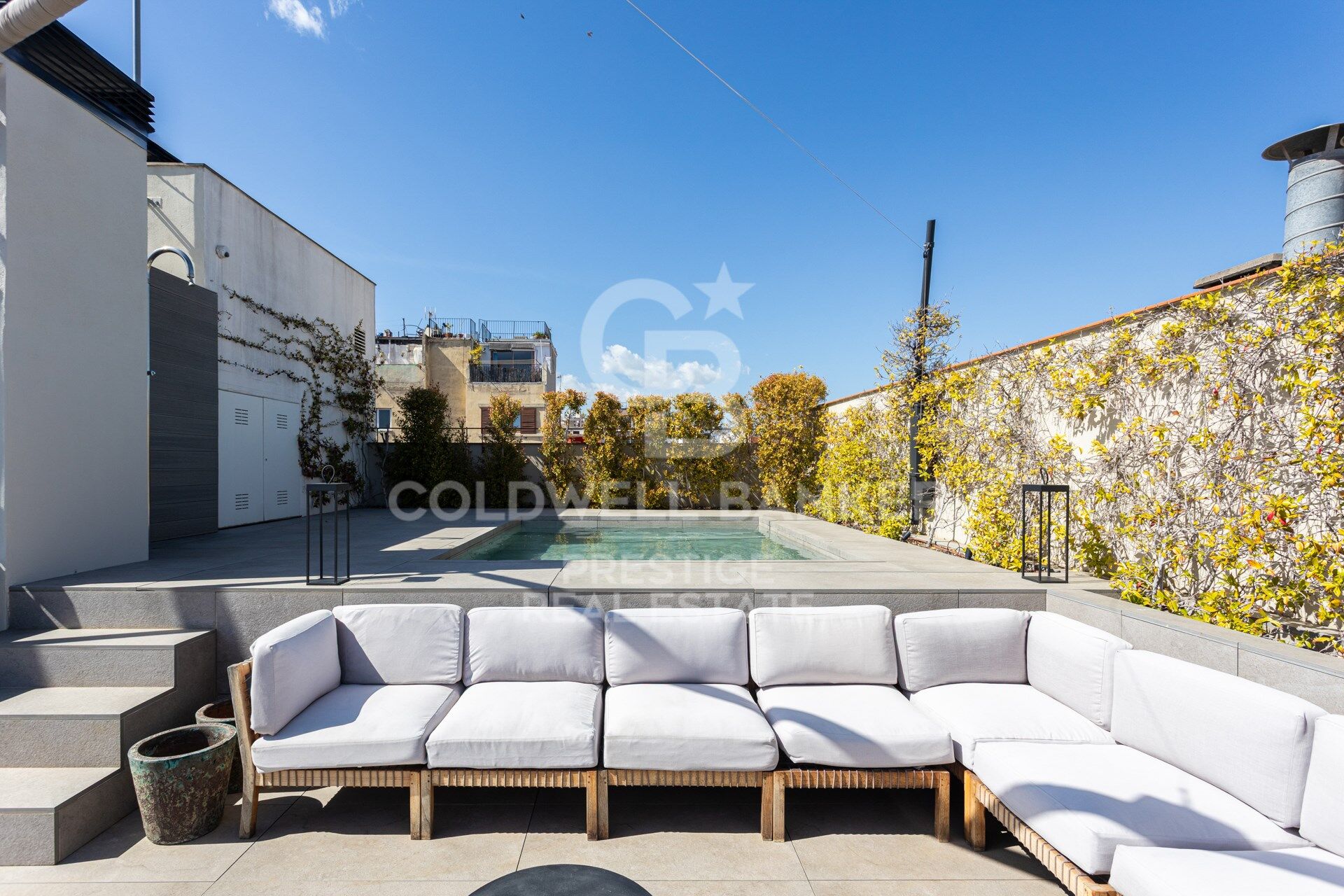 New-build penthouse with a private terrace and 2 parking spaces on Calle Princesa