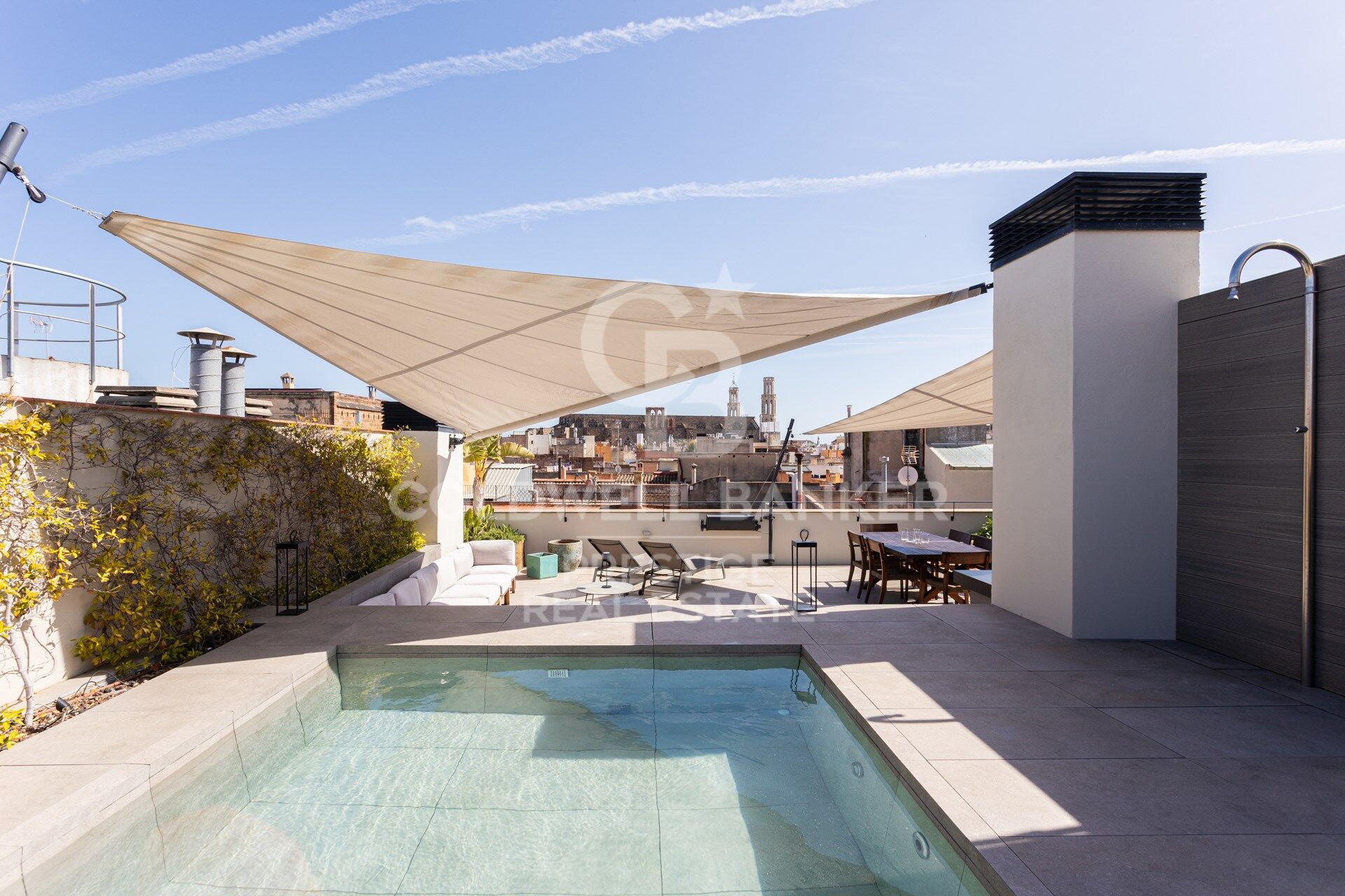 New-build penthouse with a private terrace and 2 parking spaces on Calle Princesa