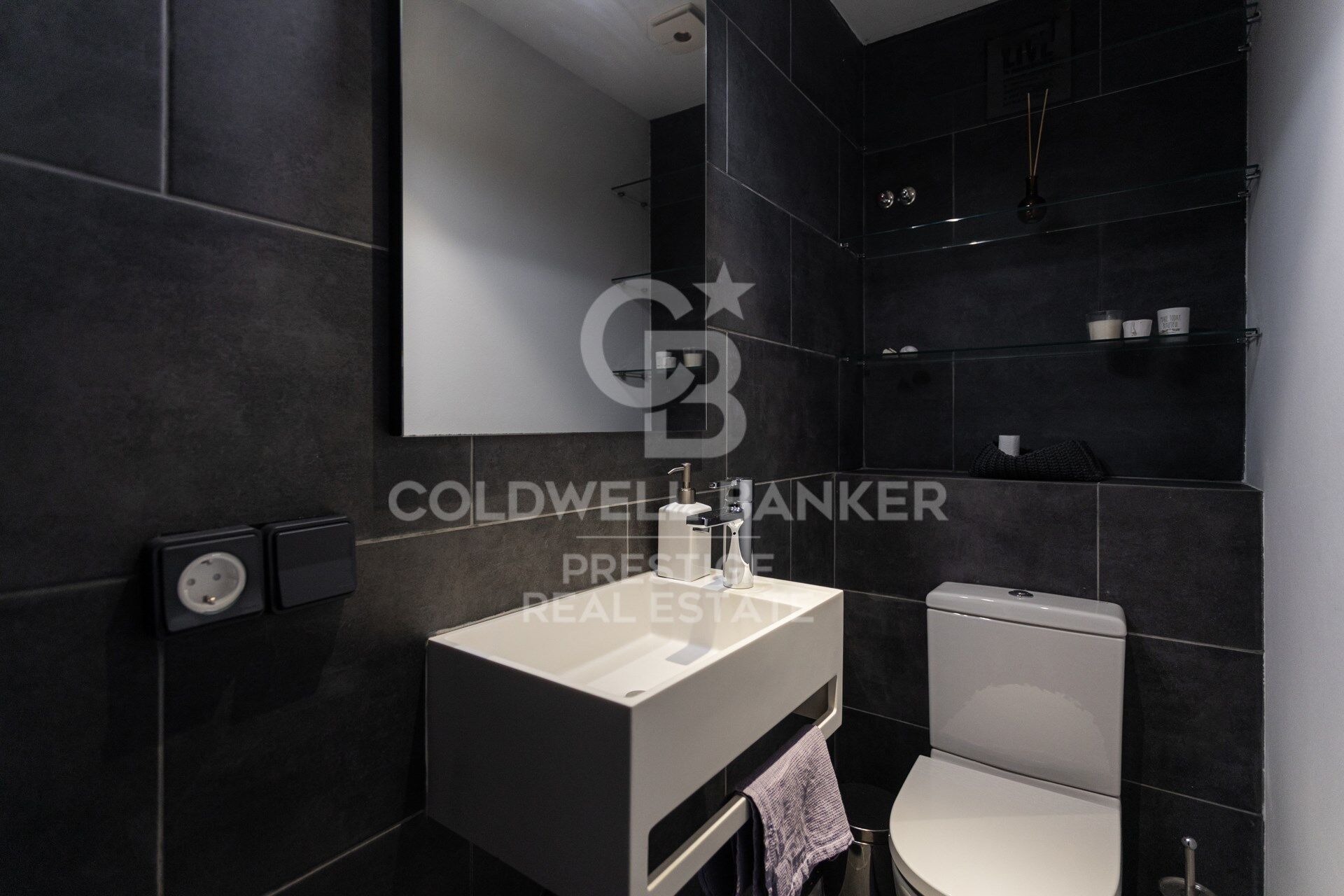 New-build penthouse with a private terrace and 2 parking spaces on Calle Princesa