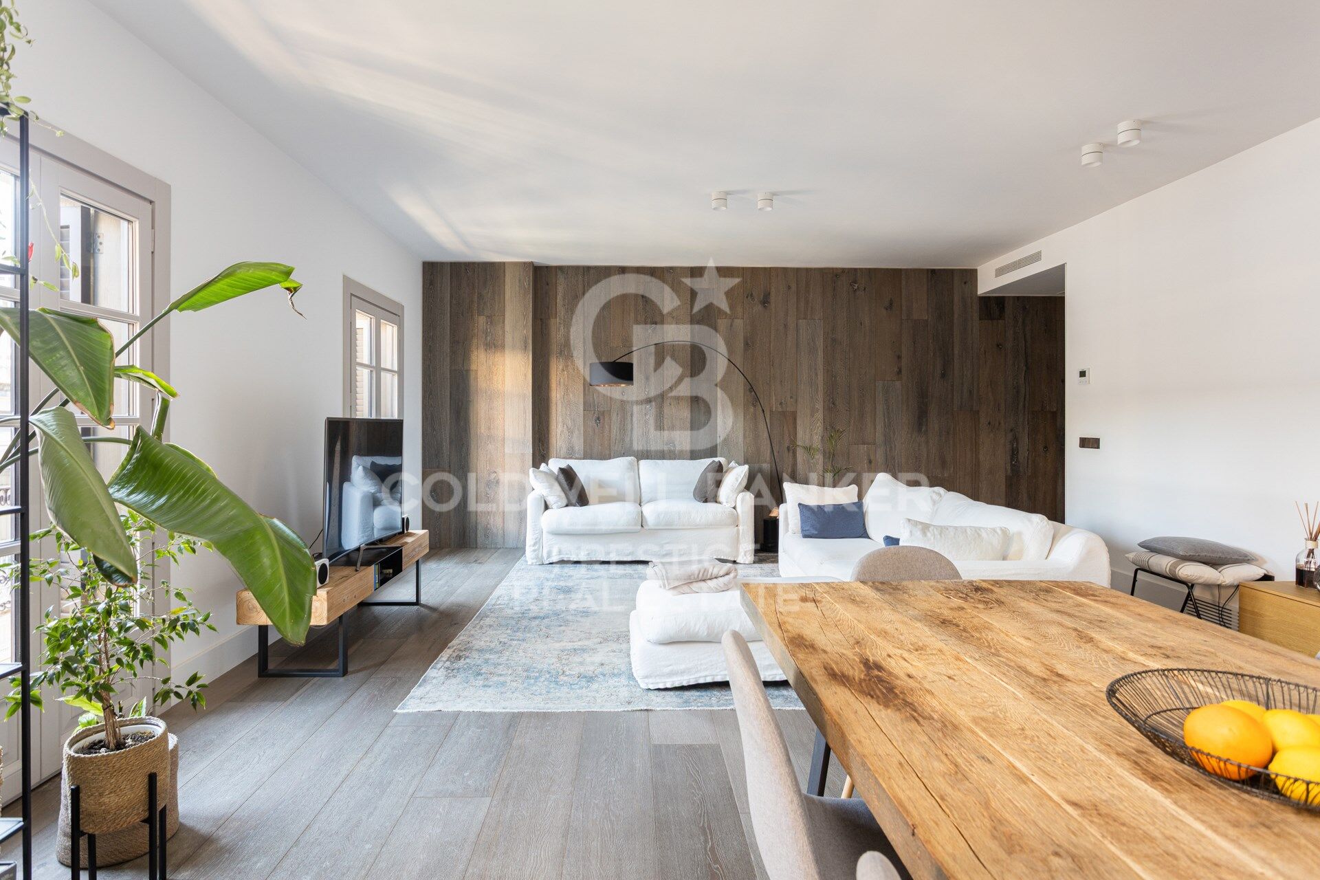 New-build penthouse with a private terrace and 2 parking spaces on Calle Princesa