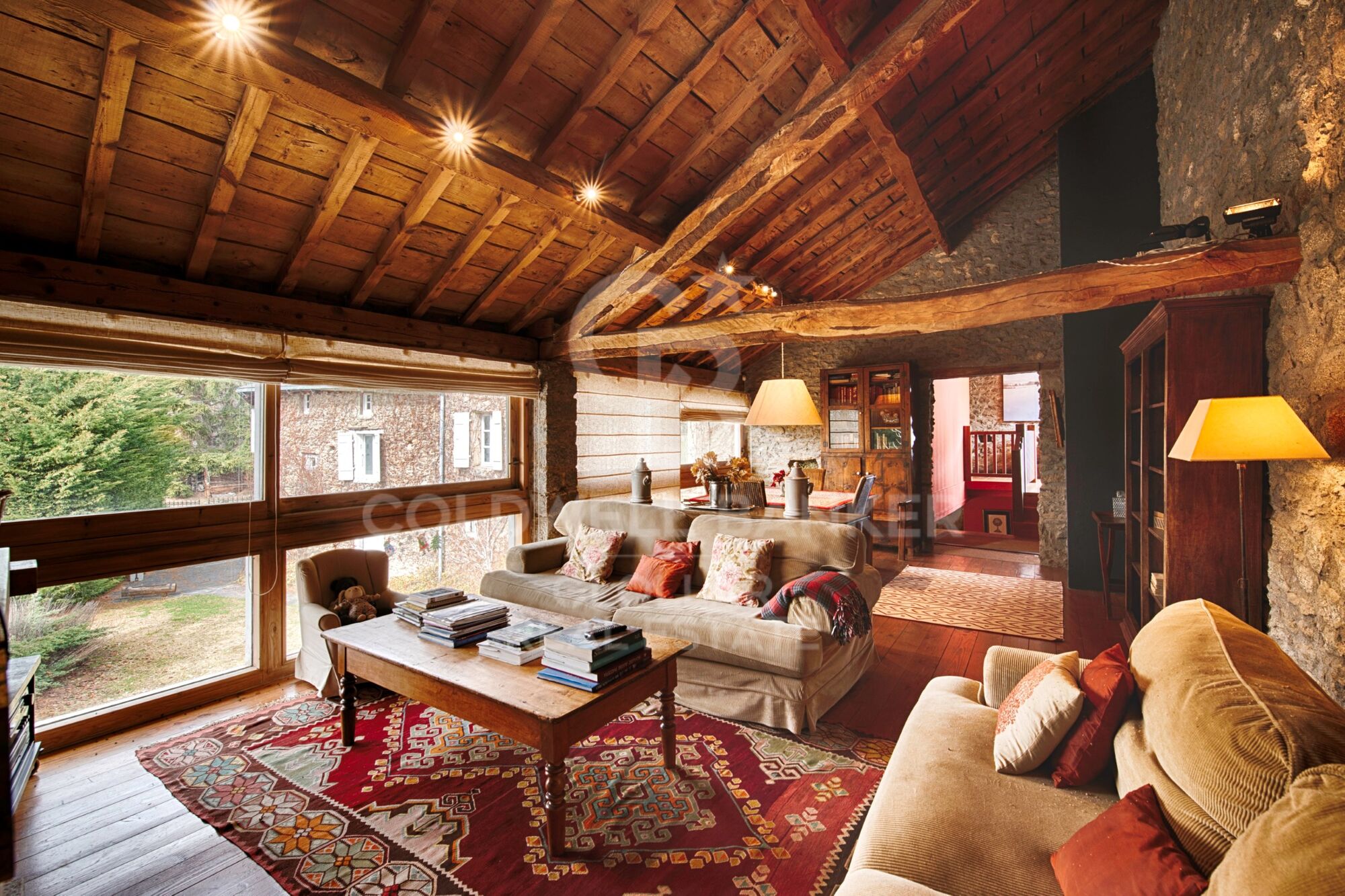 Charming 18th-century ceretana farmhouse renovated in Targassonne