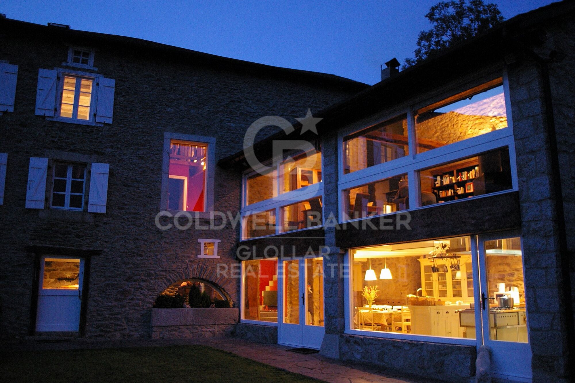 Charming 18th-century ceretana farmhouse renovated in Targassonne