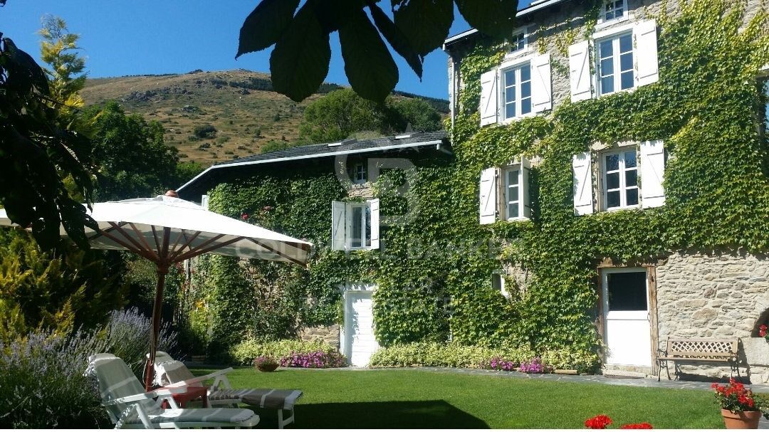 Charming 18th-century ceretana farmhouse renovated in Targassonne