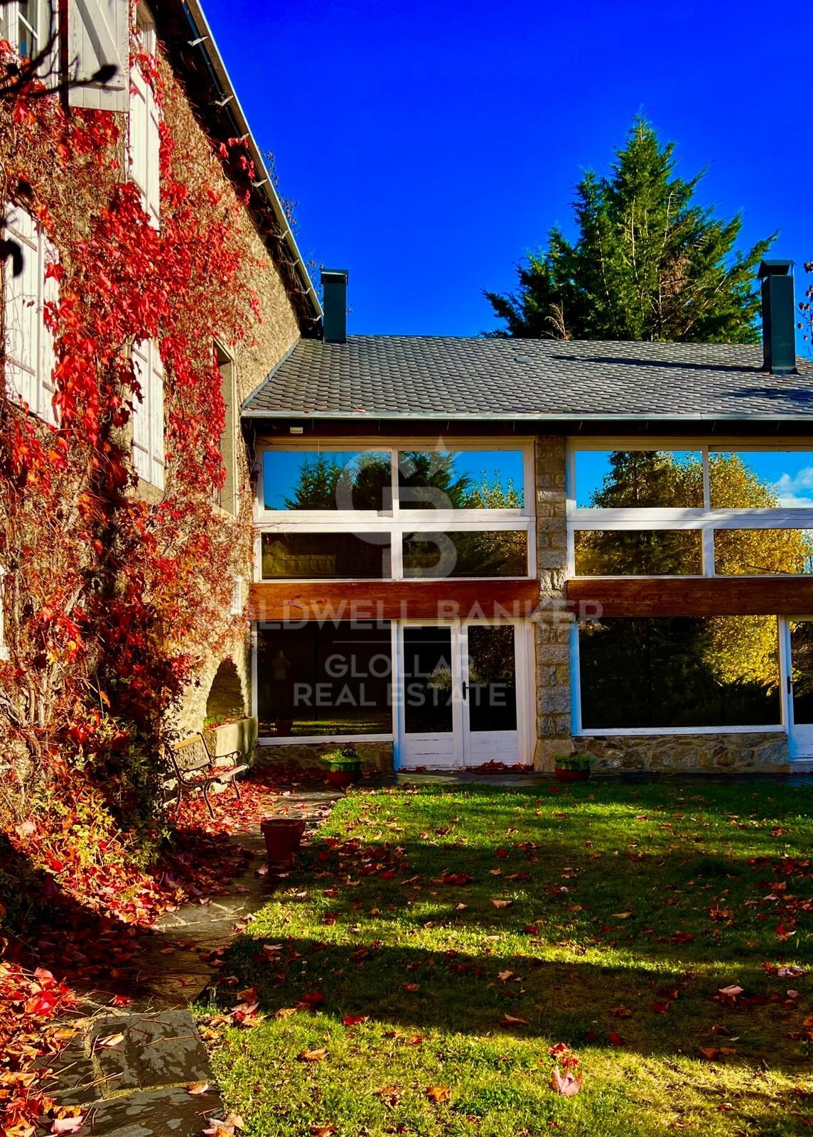 Charming 18th-century ceretana farmhouse renovated in Targassonne