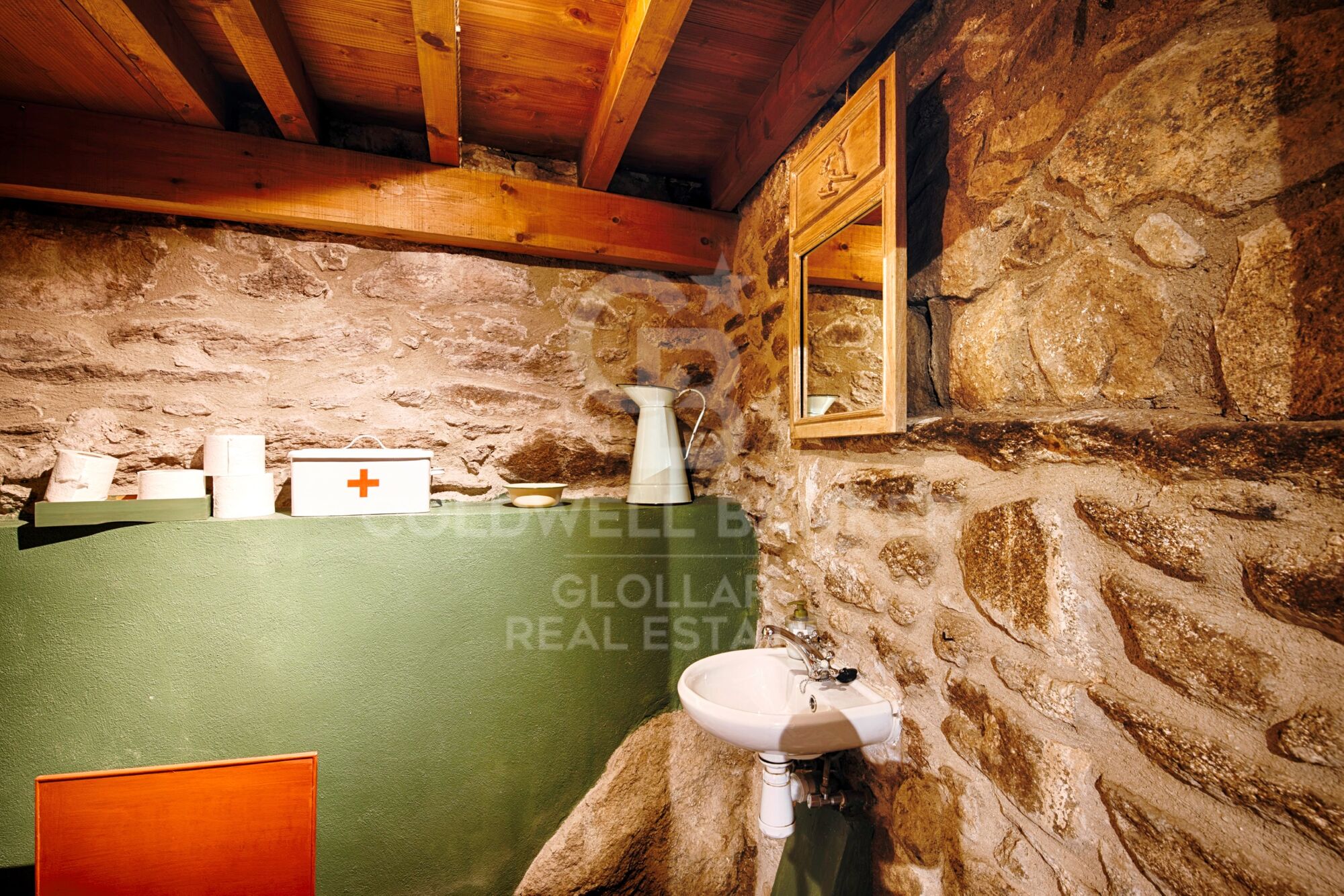 Charming 18th-century ceretana farmhouse renovated in Targassonne