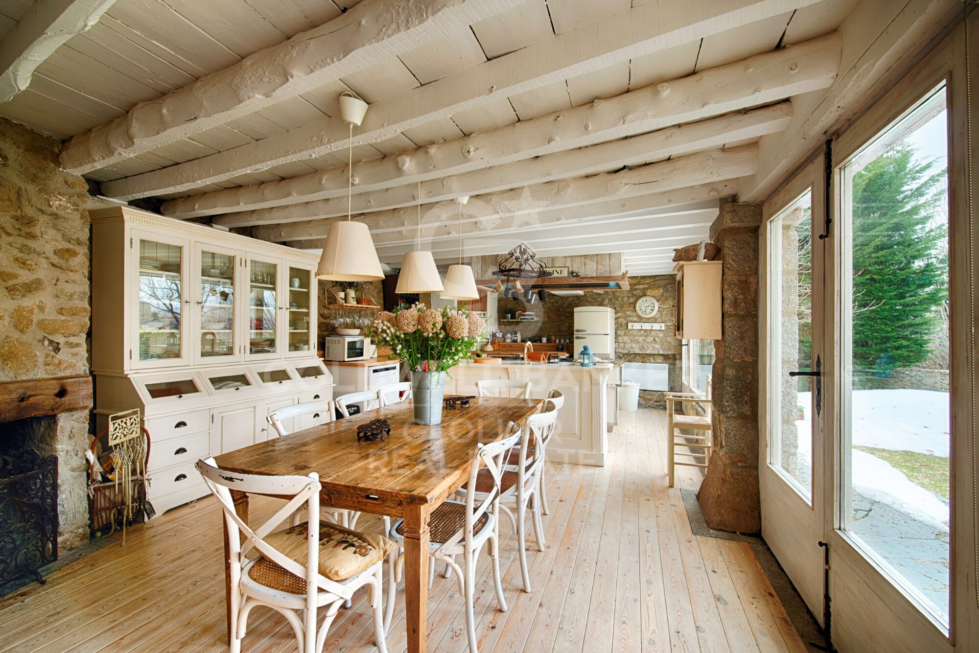 Charming 18th-century ceretana farmhouse renovated in Targassonne
