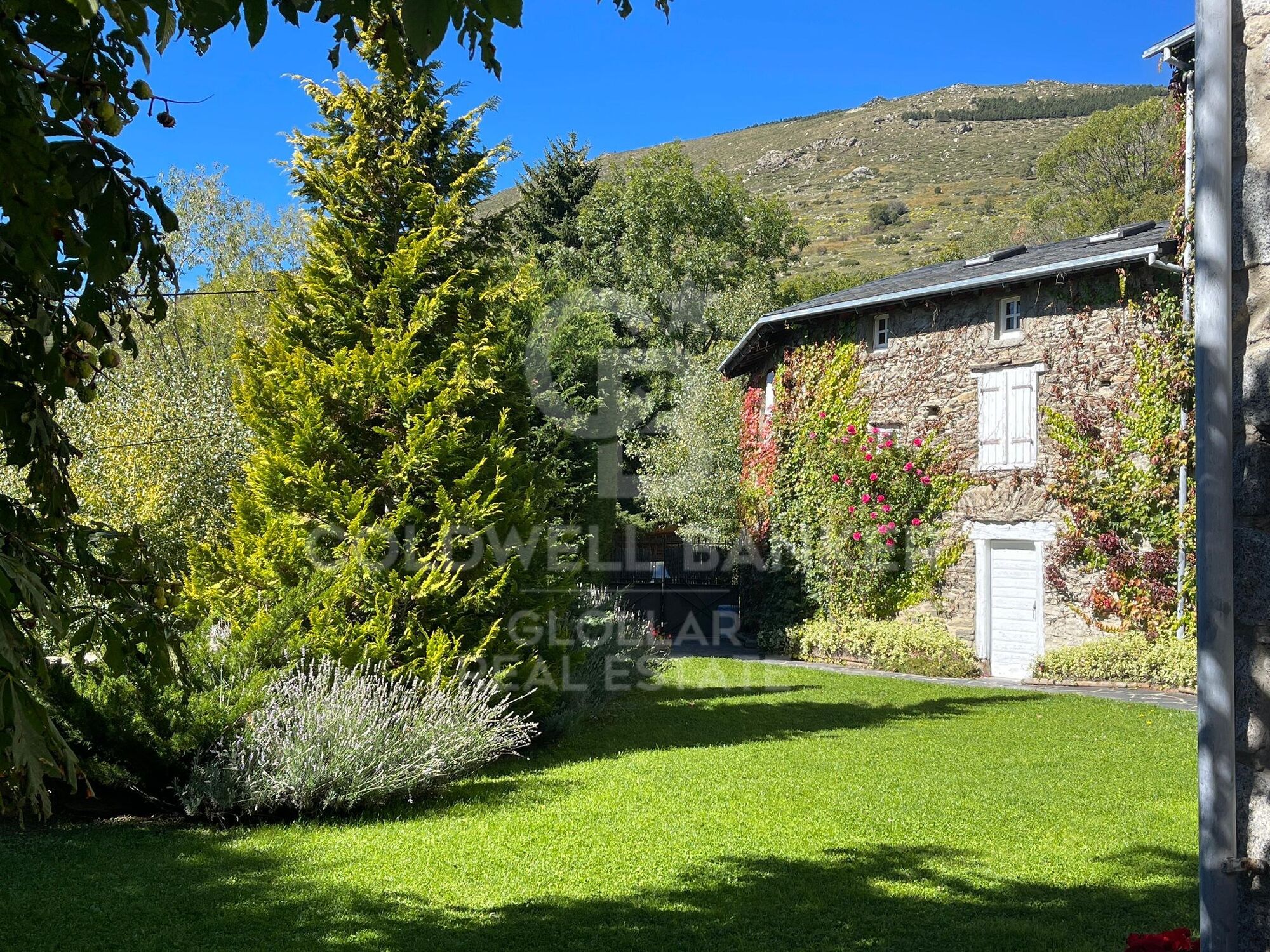 Encantadora era ceretana del siglo XVIII reformada en Targassonne