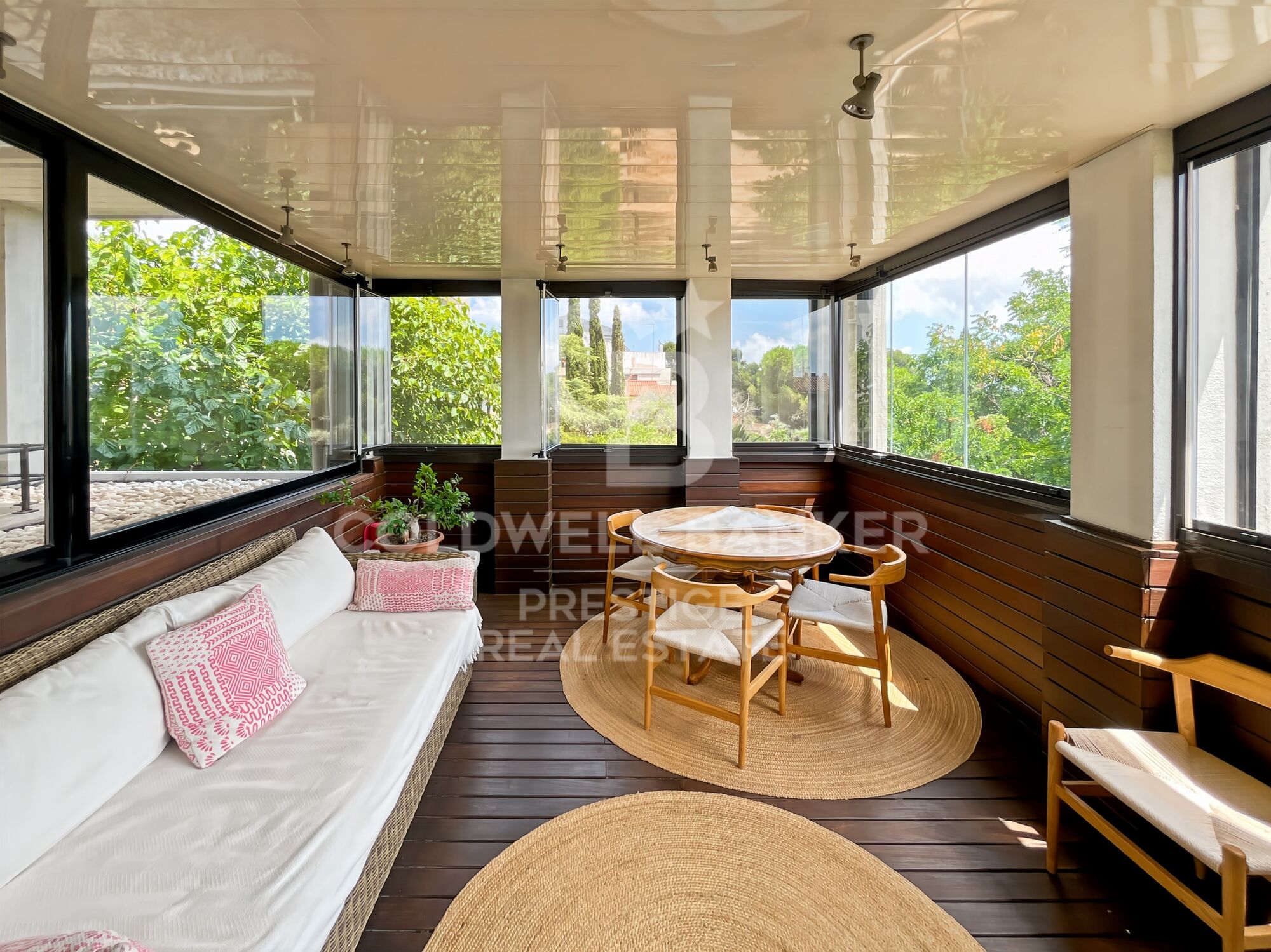 Apartment for rent in Finestrelles with 2 parking spaces and a communal pool