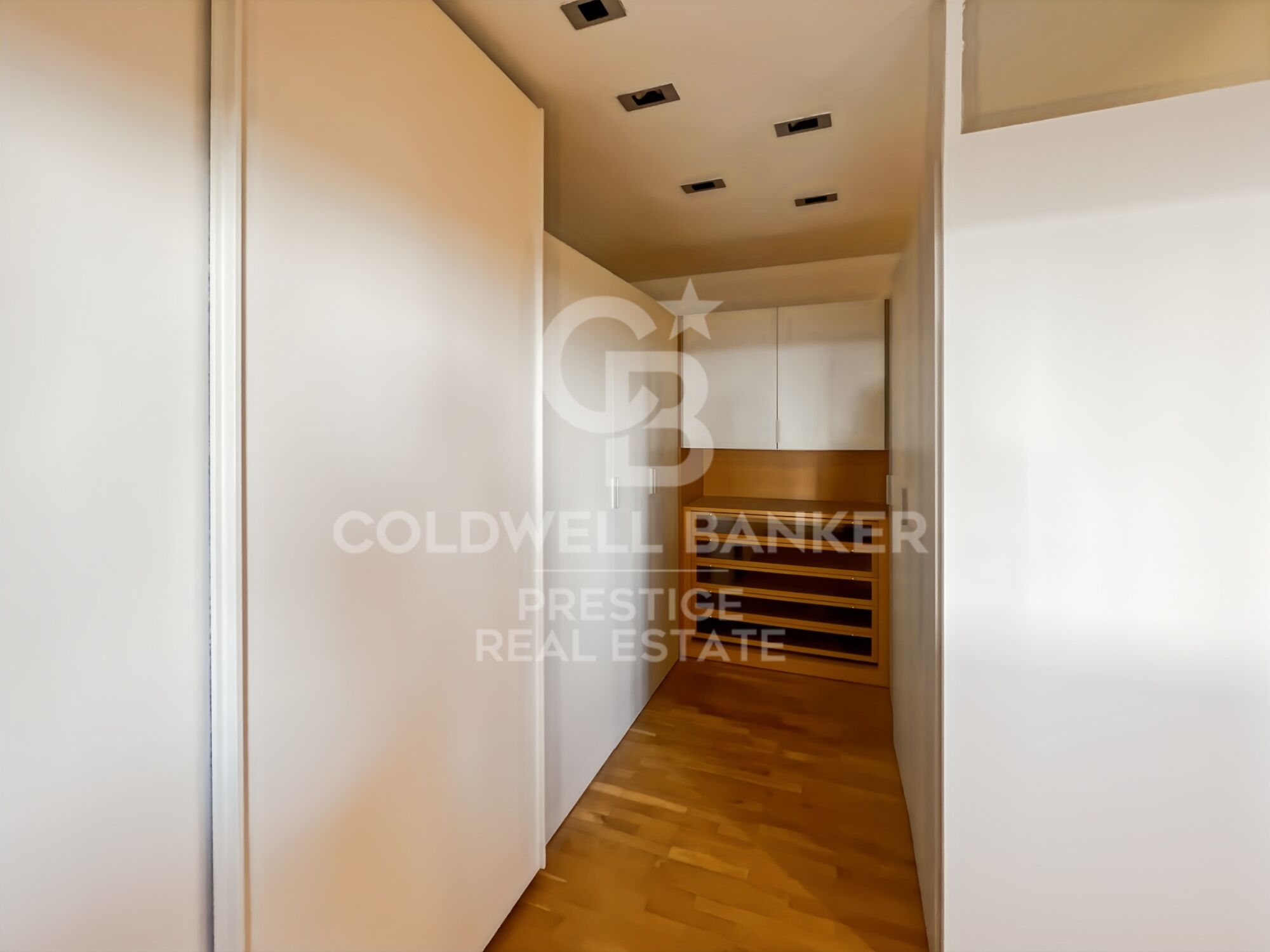 Apartment for rent in Finestrelles with 2 parking spaces and a communal pool