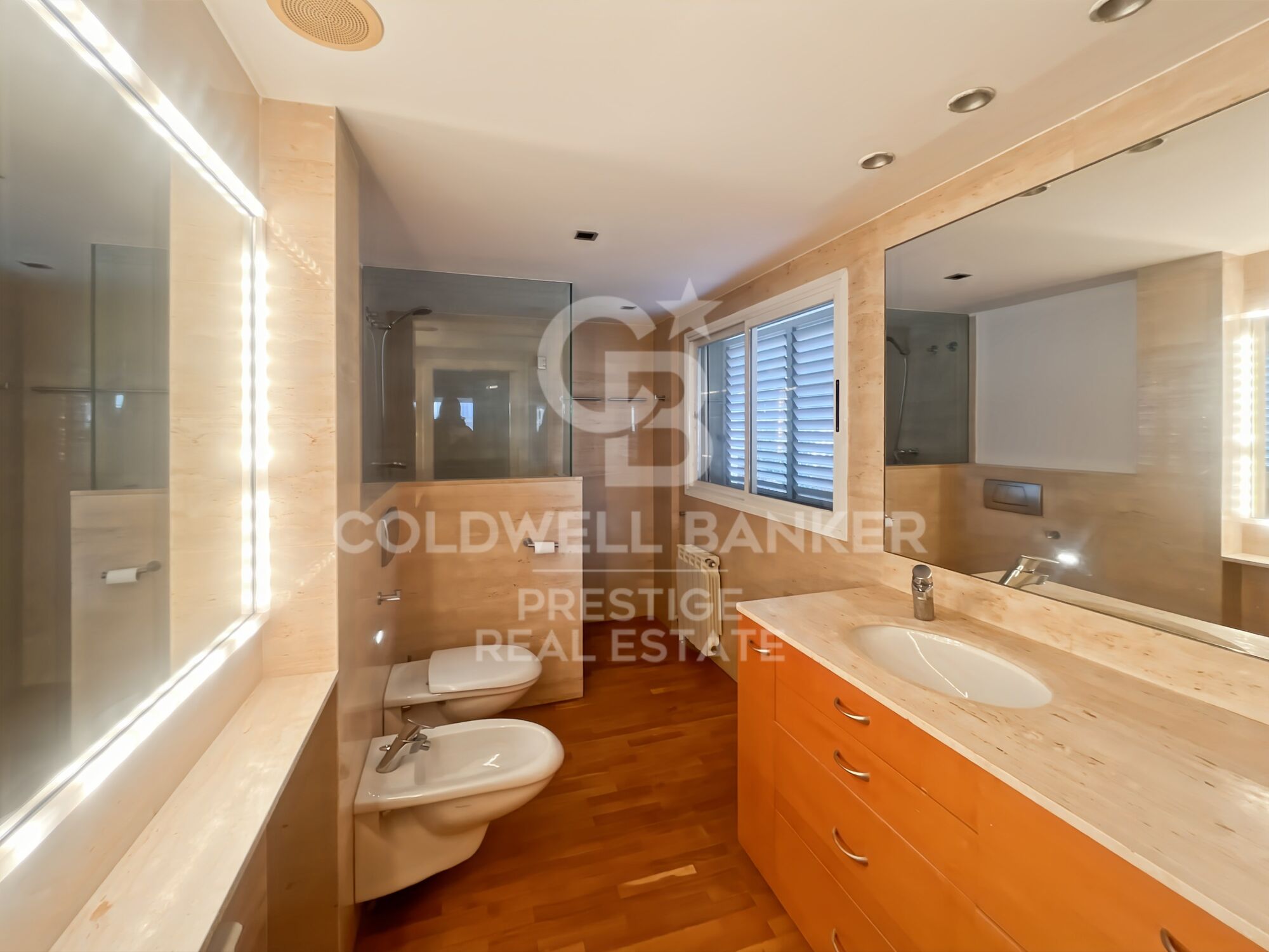 Apartment for rent in Finestrelles with 2 parking spaces and a communal pool