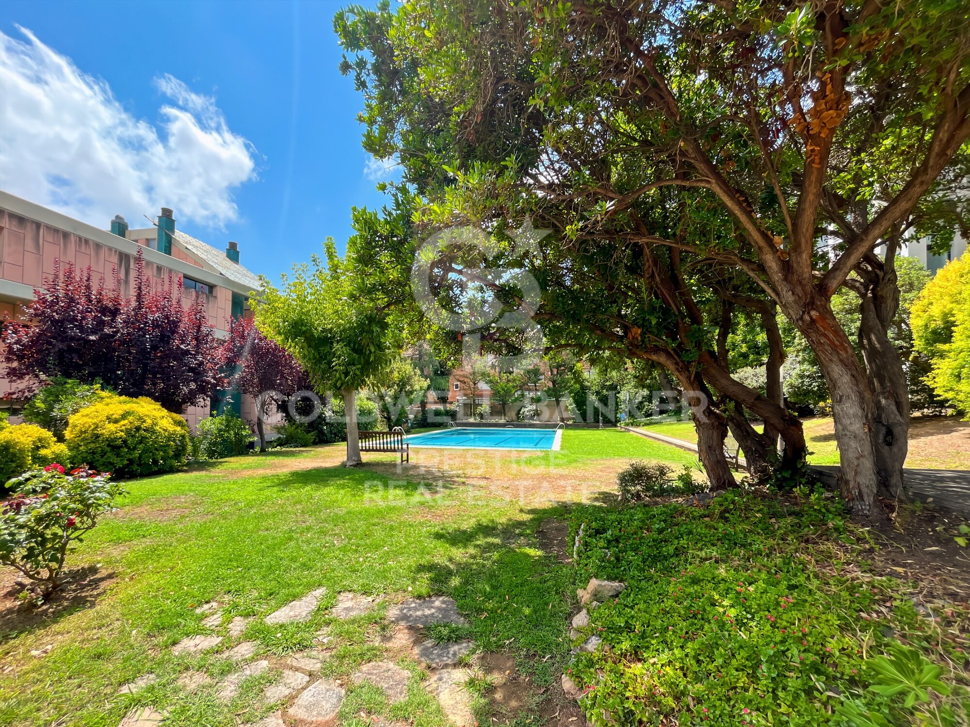 Apartment for rent in Finestrelles with 2 parking spaces and a communal pool