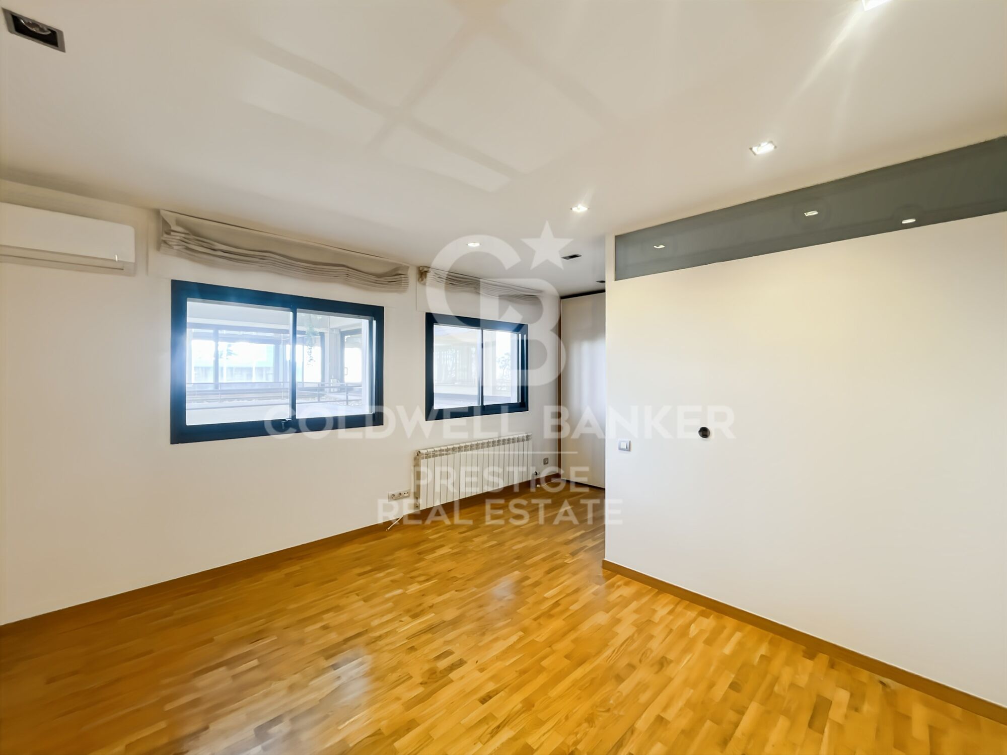 Apartment for rent in Finestrelles with 2 parking spaces and a communal pool