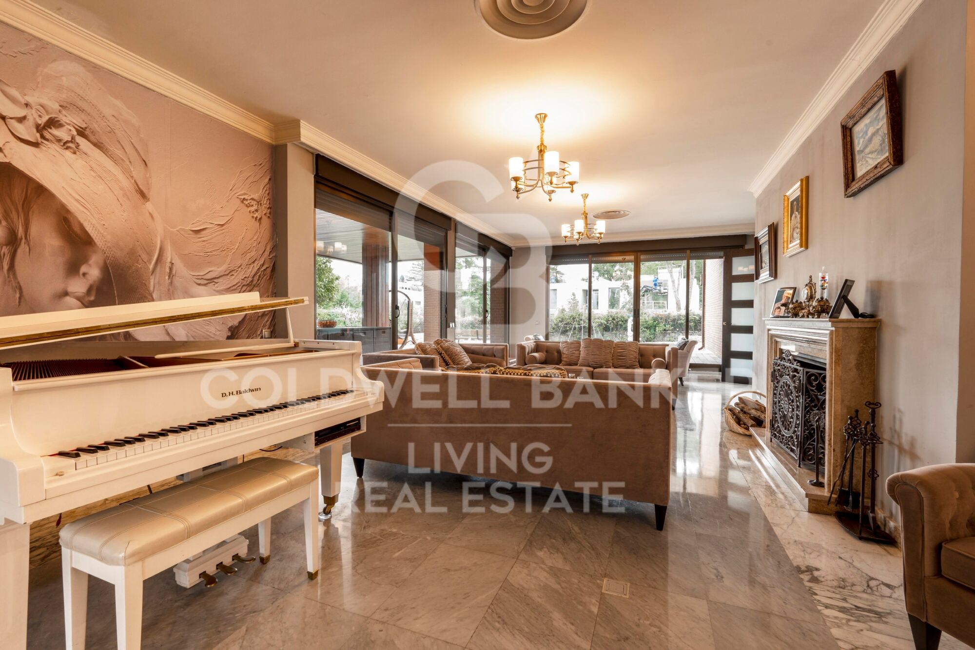 Elegante chalet independiente en venta en La florida Madrid
