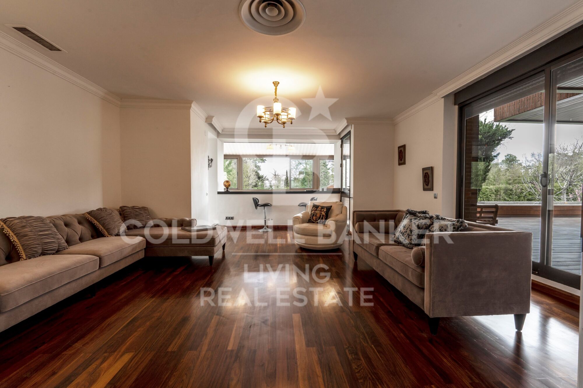 Elegante chalet independiente en venta en La florida Madrid