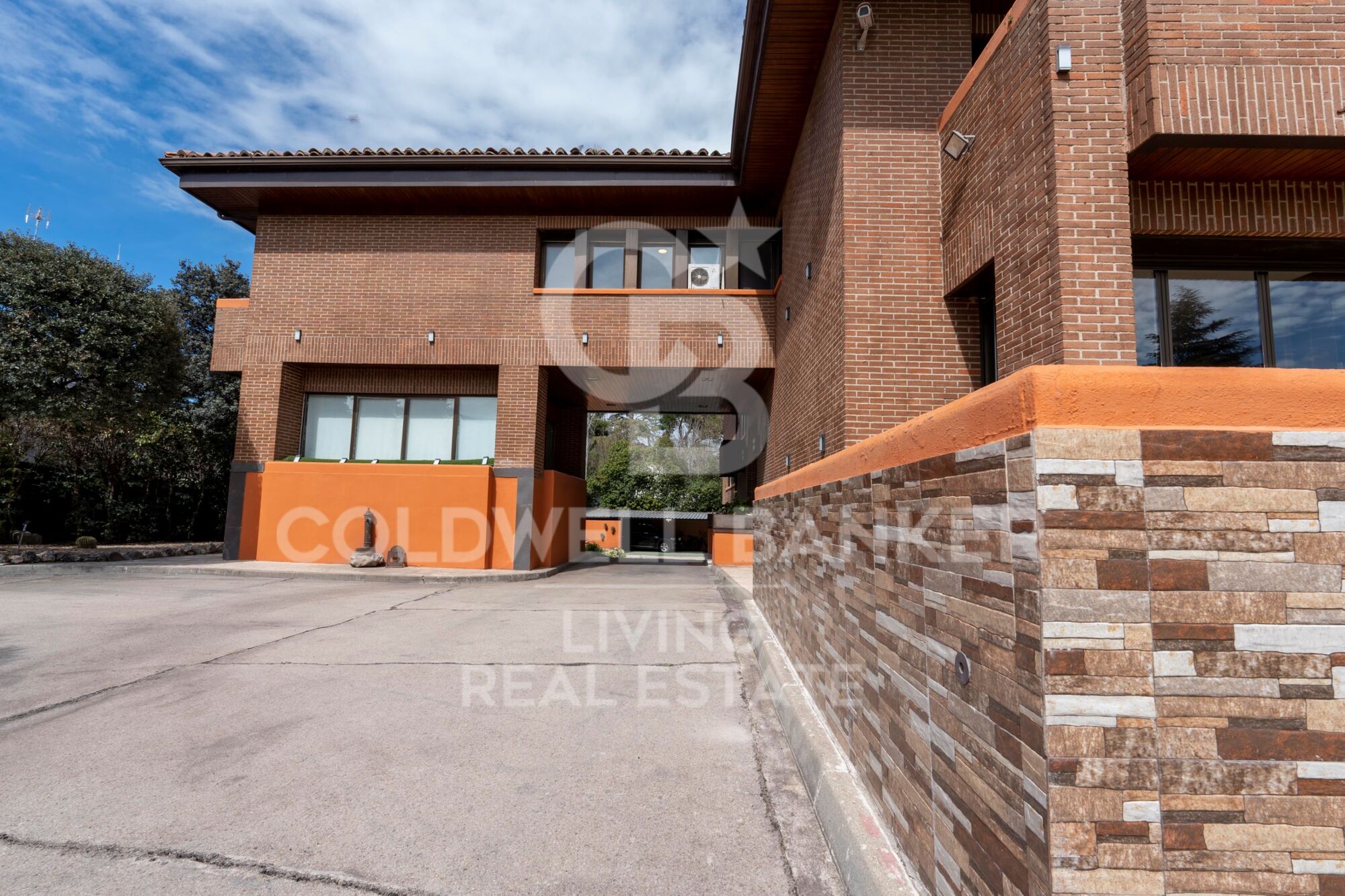 Elegante chalet independiente en venta en La florida Madrid