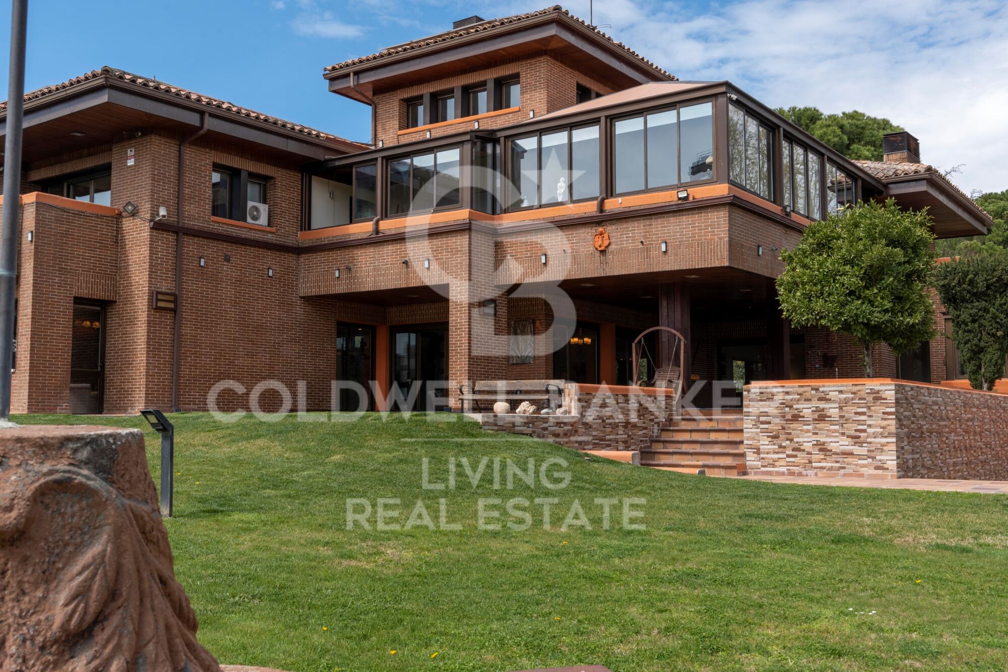 Elegante chalet independiente en venta en La florida Madrid