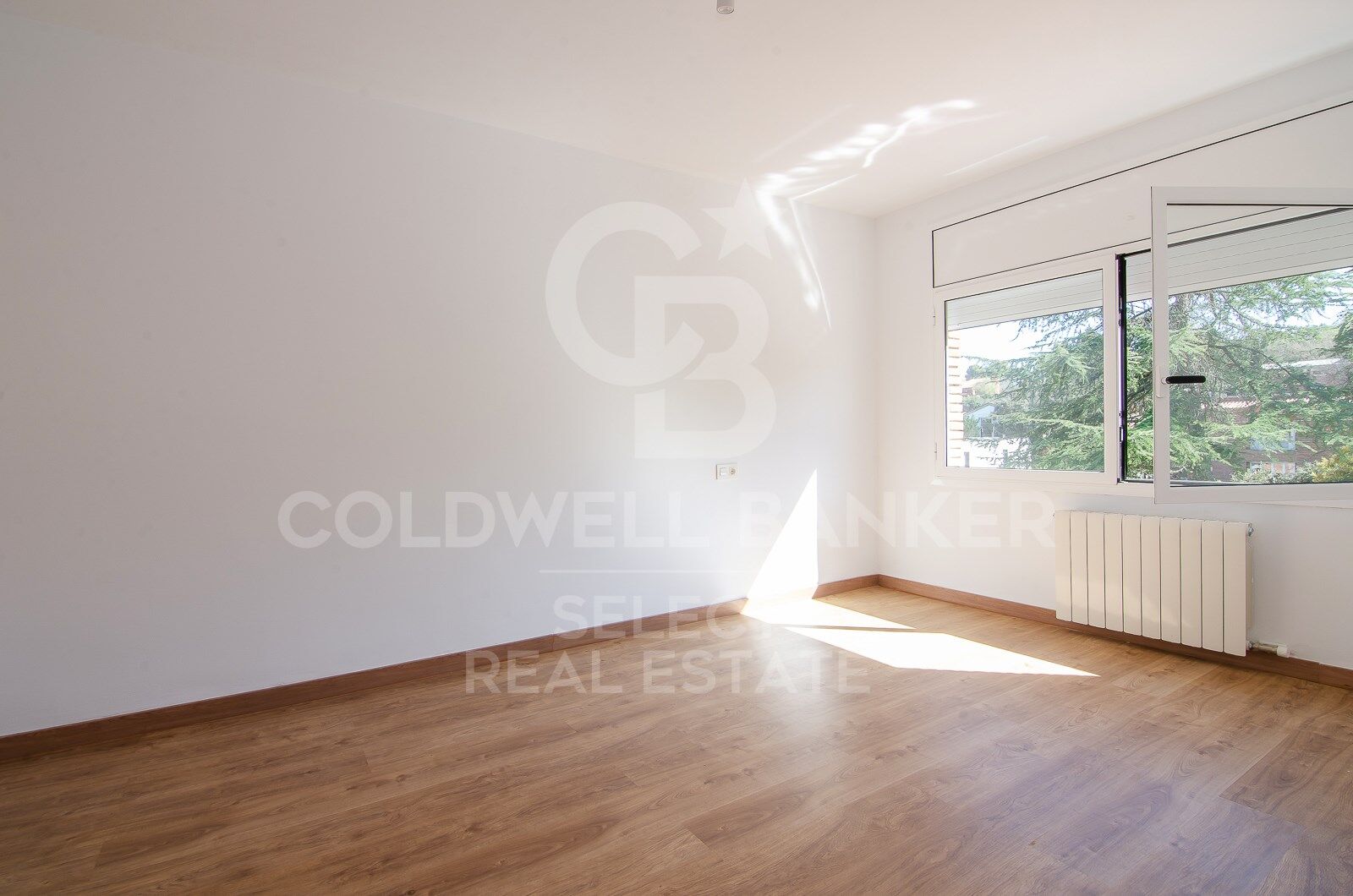 CHARMING NEWLY RENOVATED HOUSE. Opportunity!