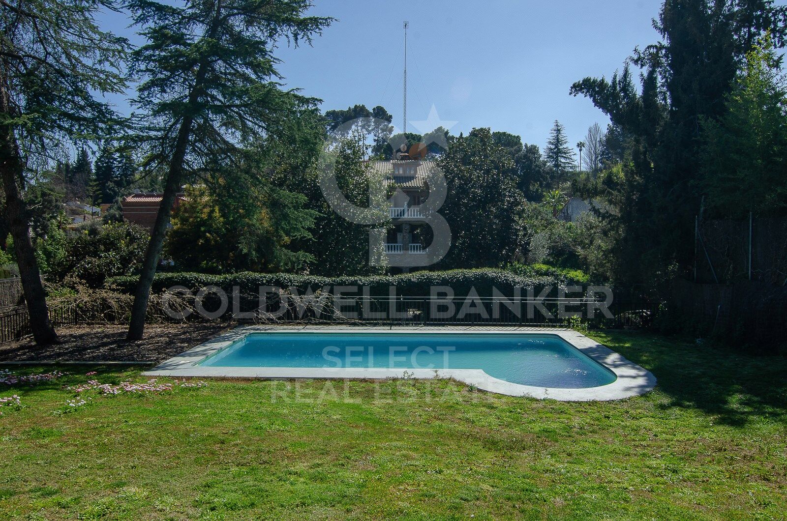 CHARMING NEWLY RENOVATED HOUSE. Opportunity!