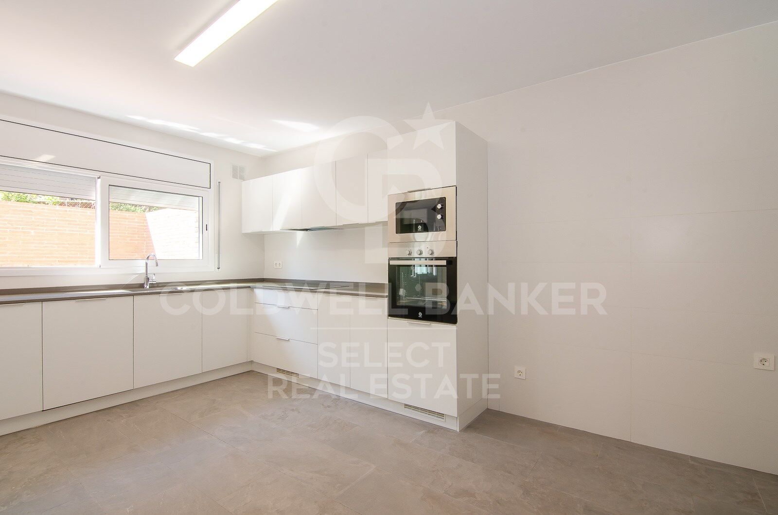 CHARMING NEWLY RENOVATED HOUSE. Opportunity!