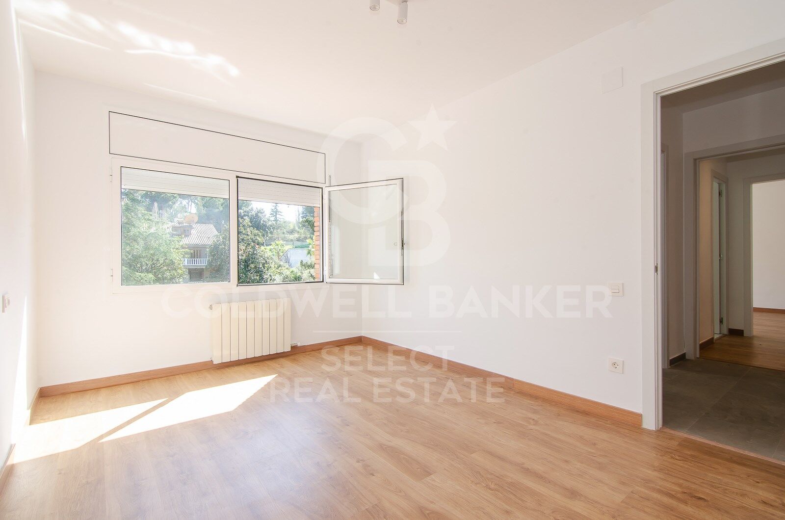 CHARMING NEWLY RENOVATED HOUSE. Opportunity!