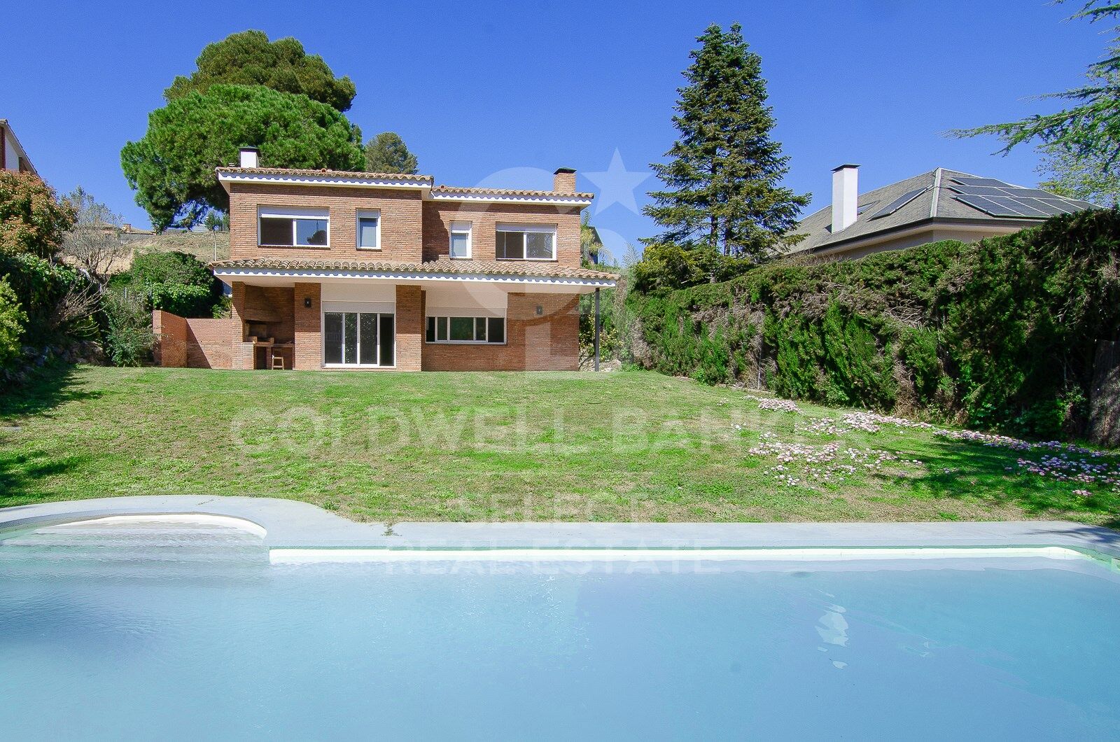 CHARMING NEWLY RENOVATED HOUSE. Opportunity!