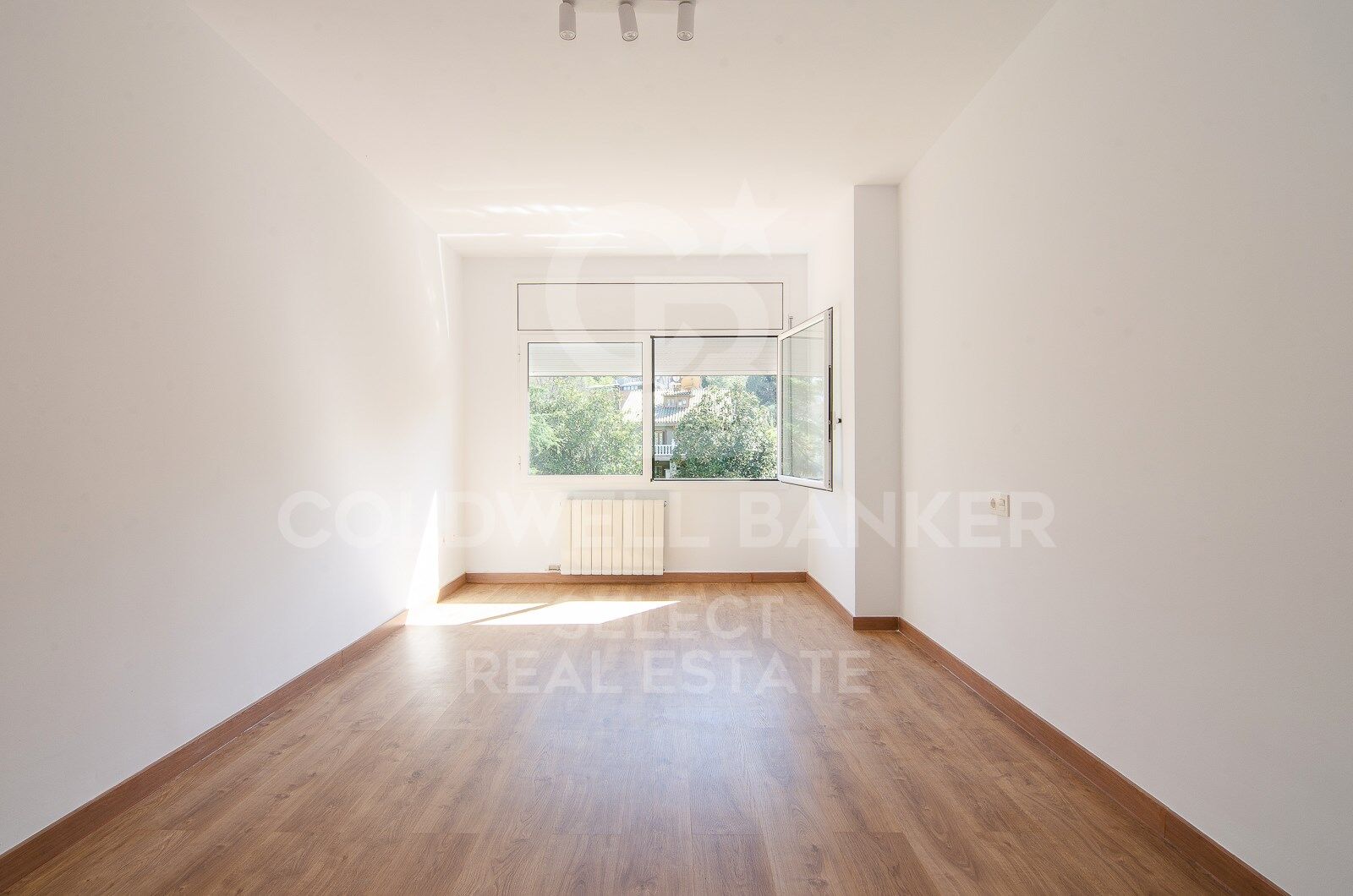 CHARMING NEWLY RENOVATED HOUSE. Opportunity!