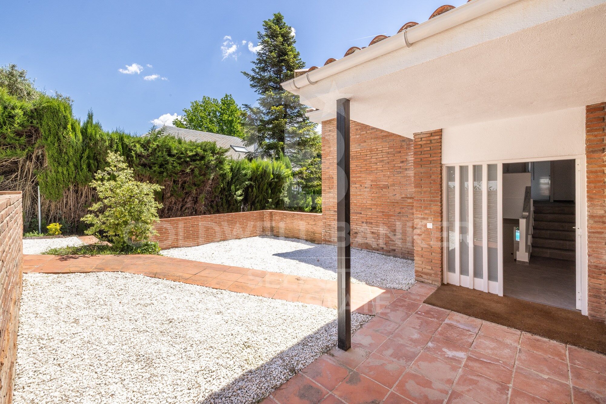 CHARMING NEWLY RENOVATED HOUSE. Opportunity!