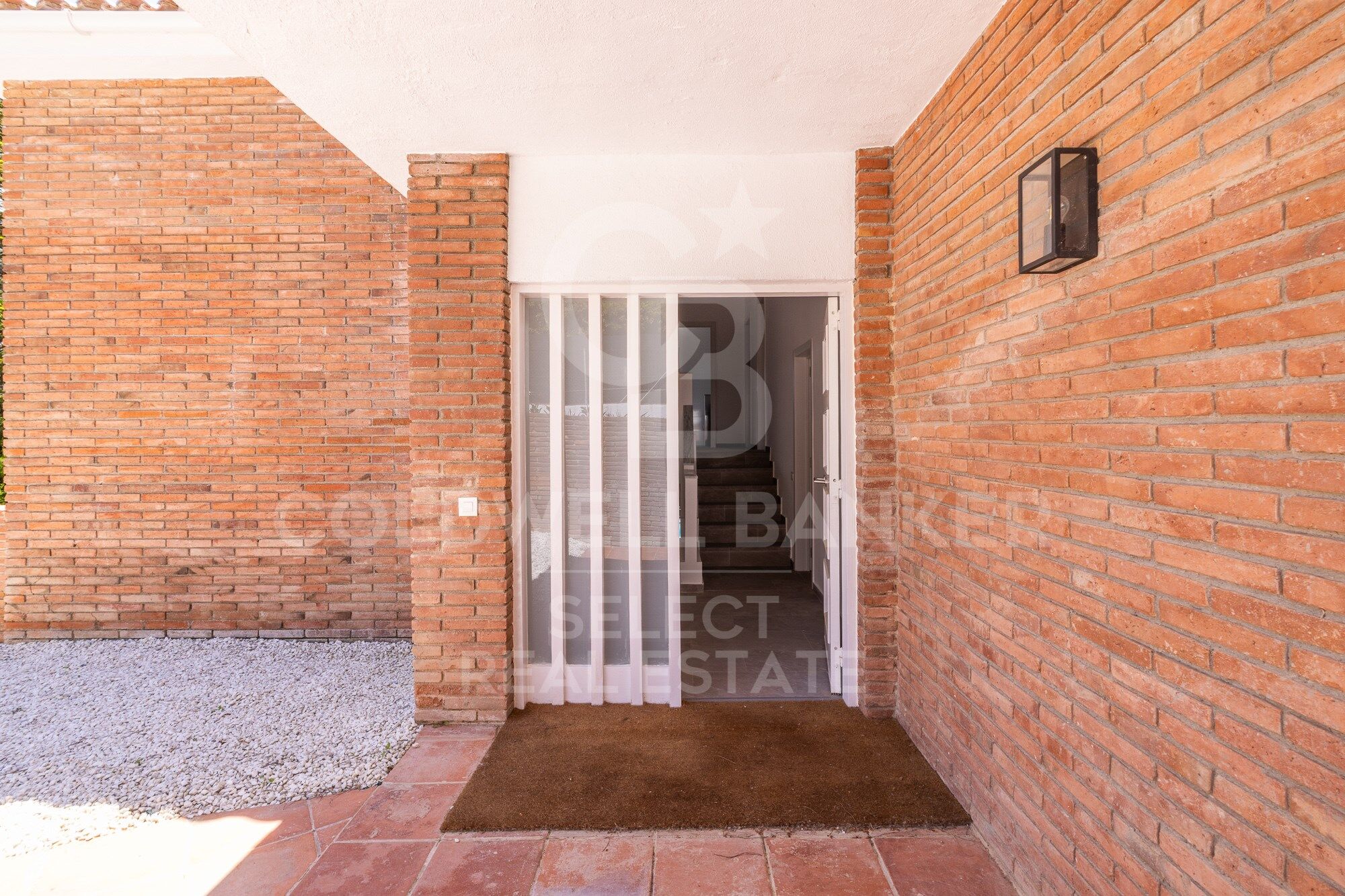 CHARMING NEWLY RENOVATED HOUSE. Opportunity!